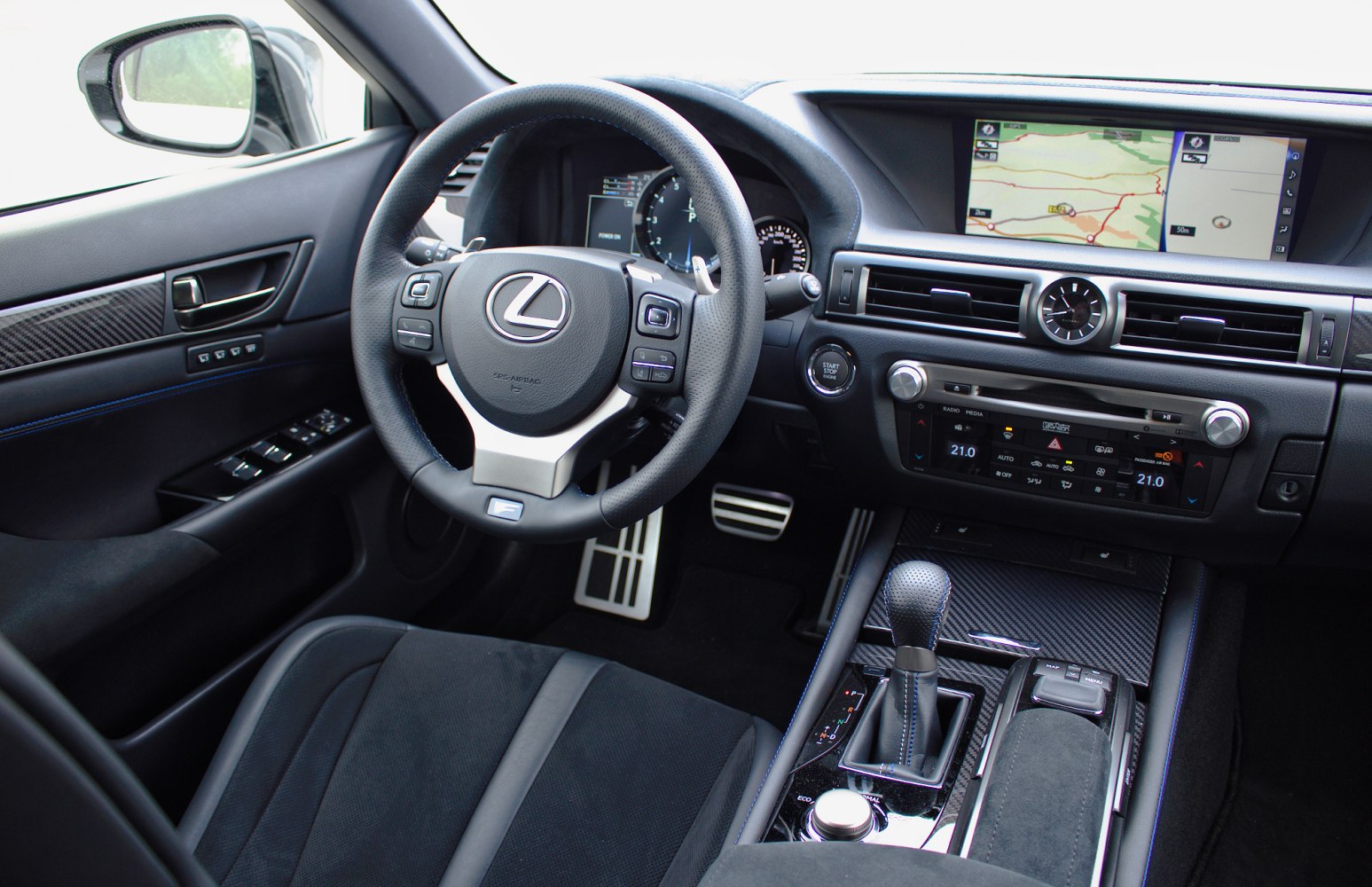 Dashboard with navigation screen and multifunction steering wheel