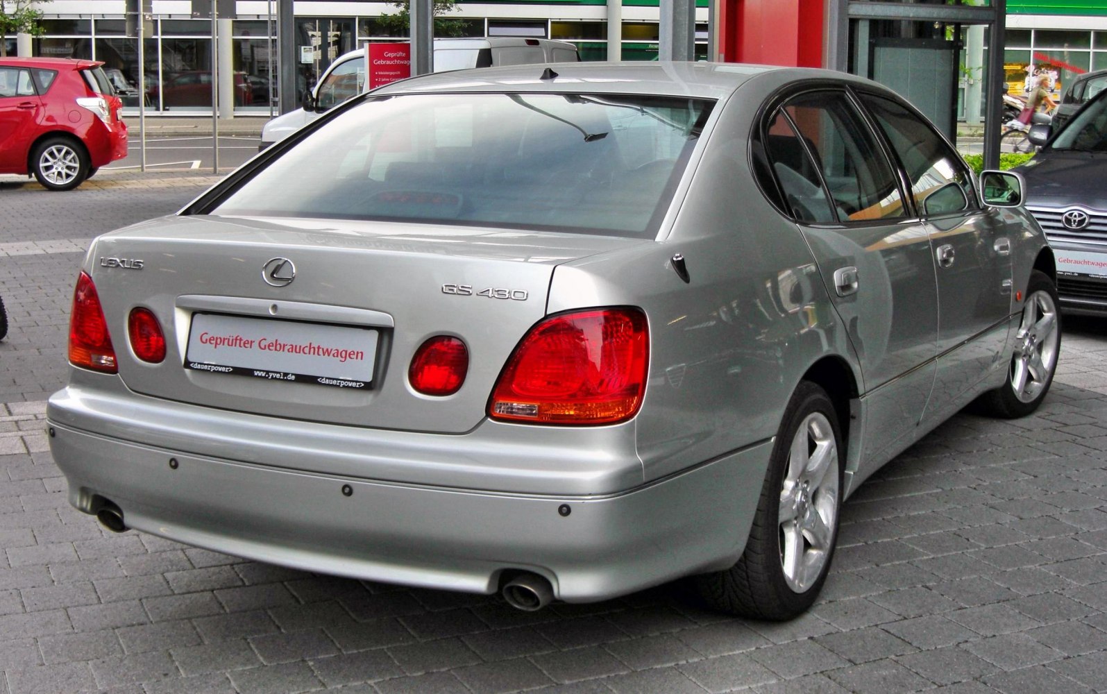 Rear view with taillights, wide rear window, dual exhaust tips