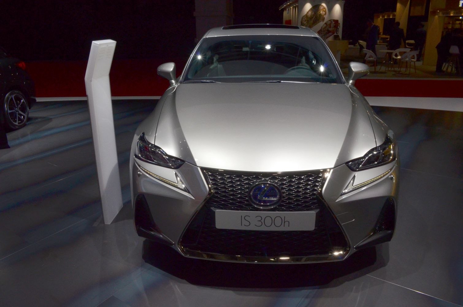 Front view with spindle grille and LED headlights