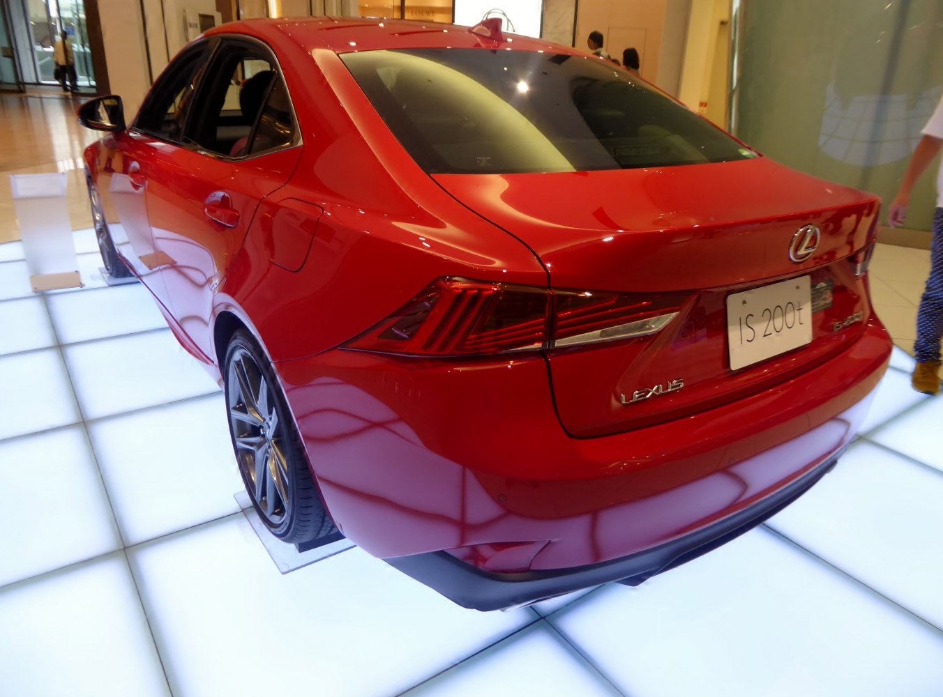 Rear view with tail light and trunk design