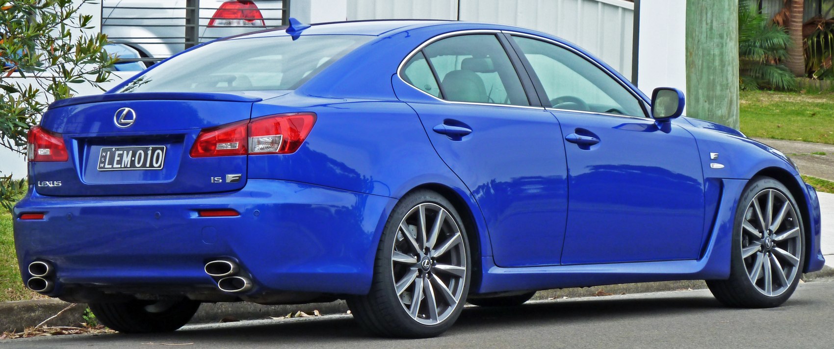 Rear view with quad exhaust and alloy wheels