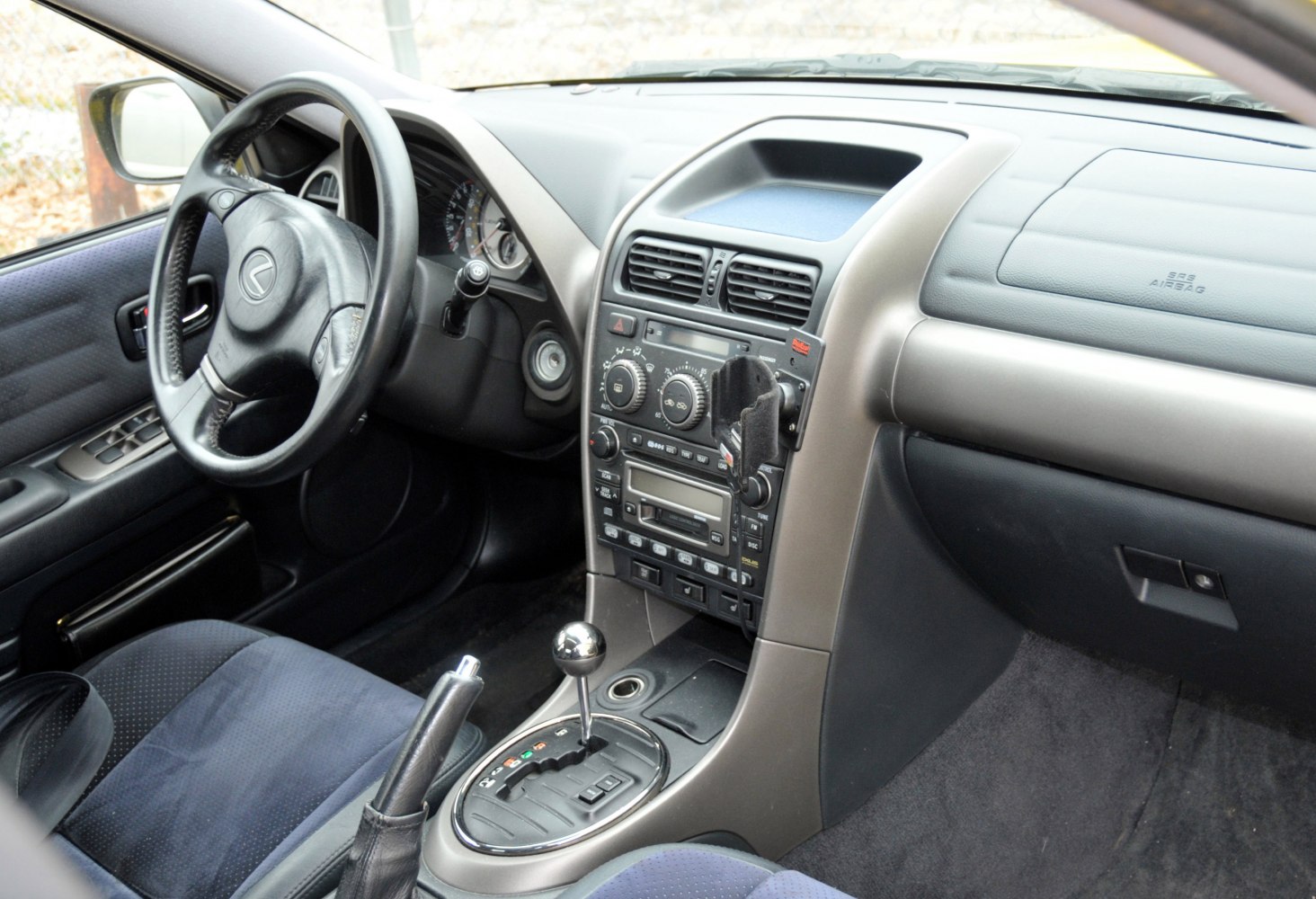 Classic dashboard and automatic gear shifter with multifunction controls