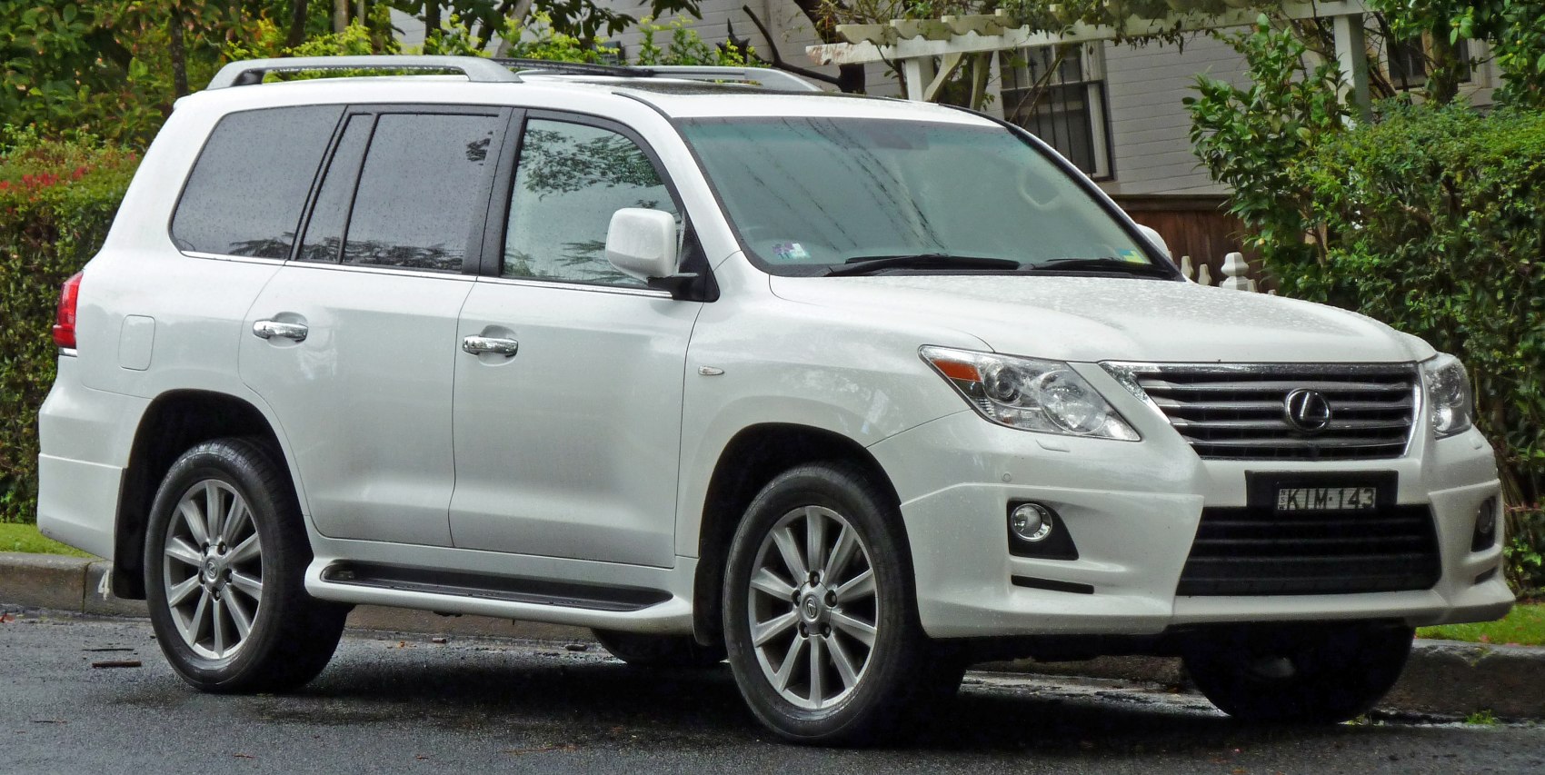 White SUV with chrome grille and alloy wheels in front-side profile