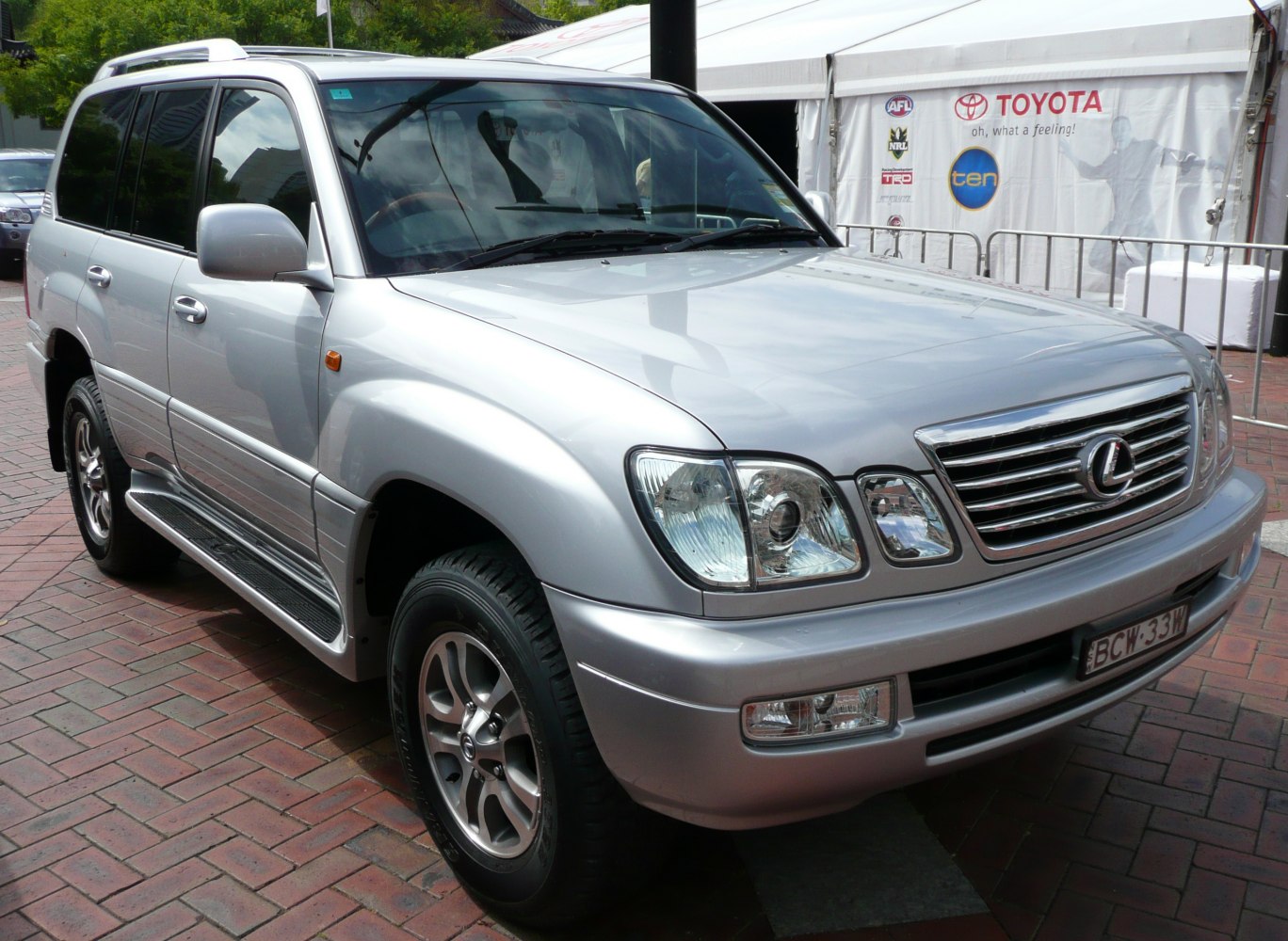 Silver SUV front-side with grille and headlight details