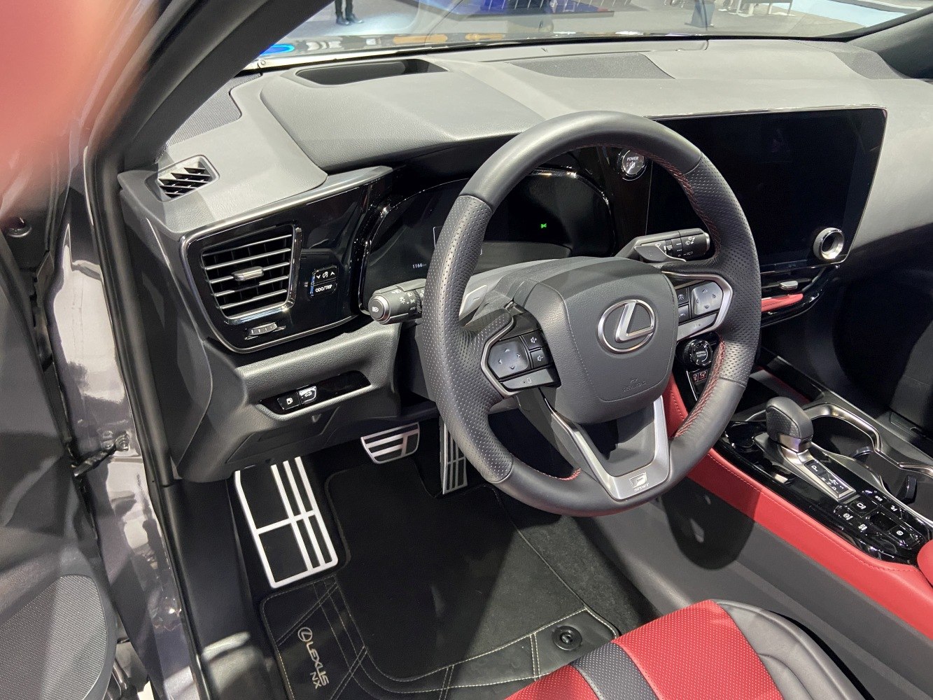 Steering wheel and dashboard with premium seat accents