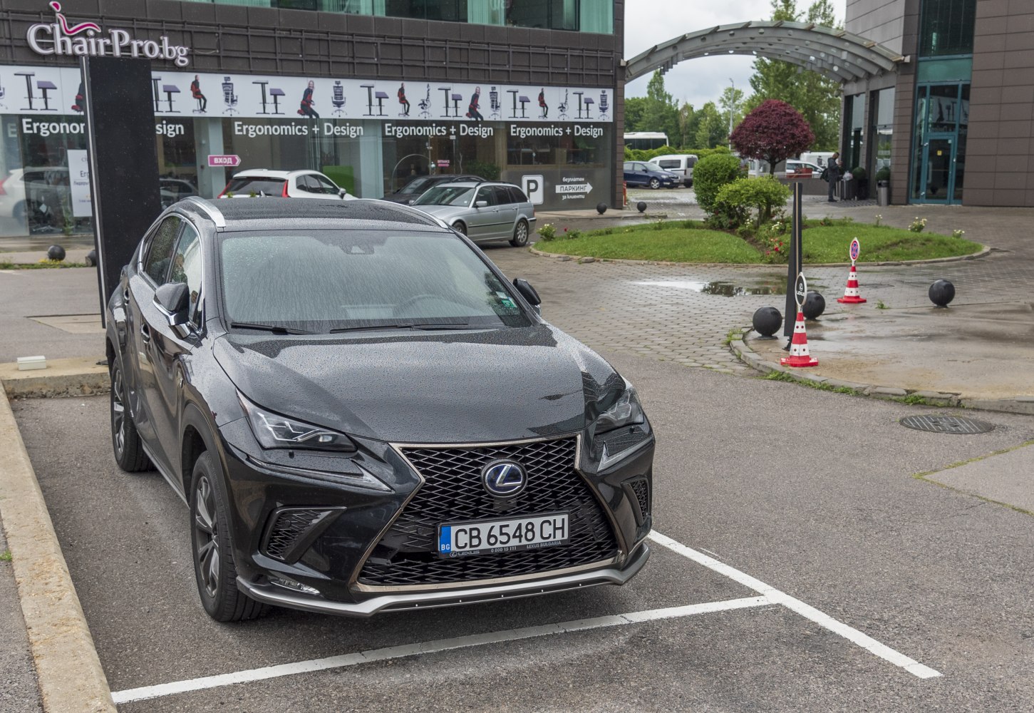 Facelift Lexus NX I front grille and LED headlights