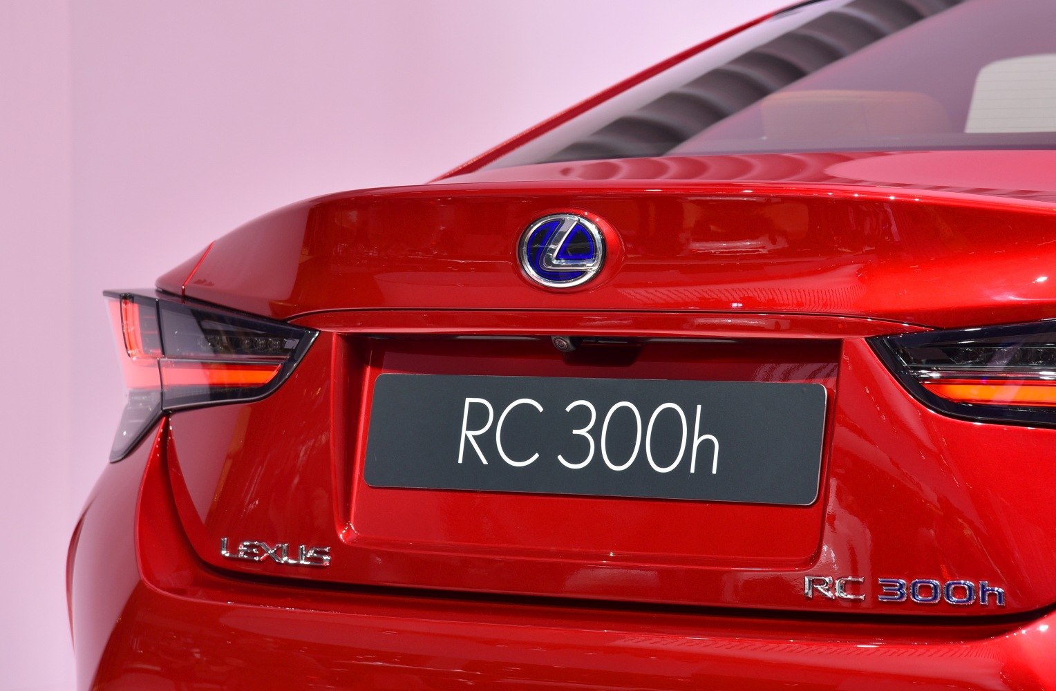 Rear design with Lexus badge and modern LED tail lights in red