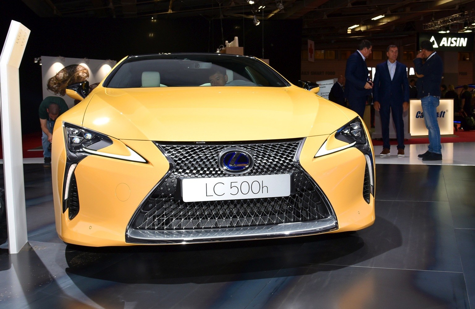 Front view with spindle grille and LED headlights