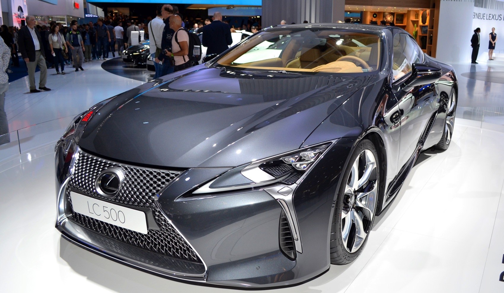 Sports coupe with spindle grille and LED headlights