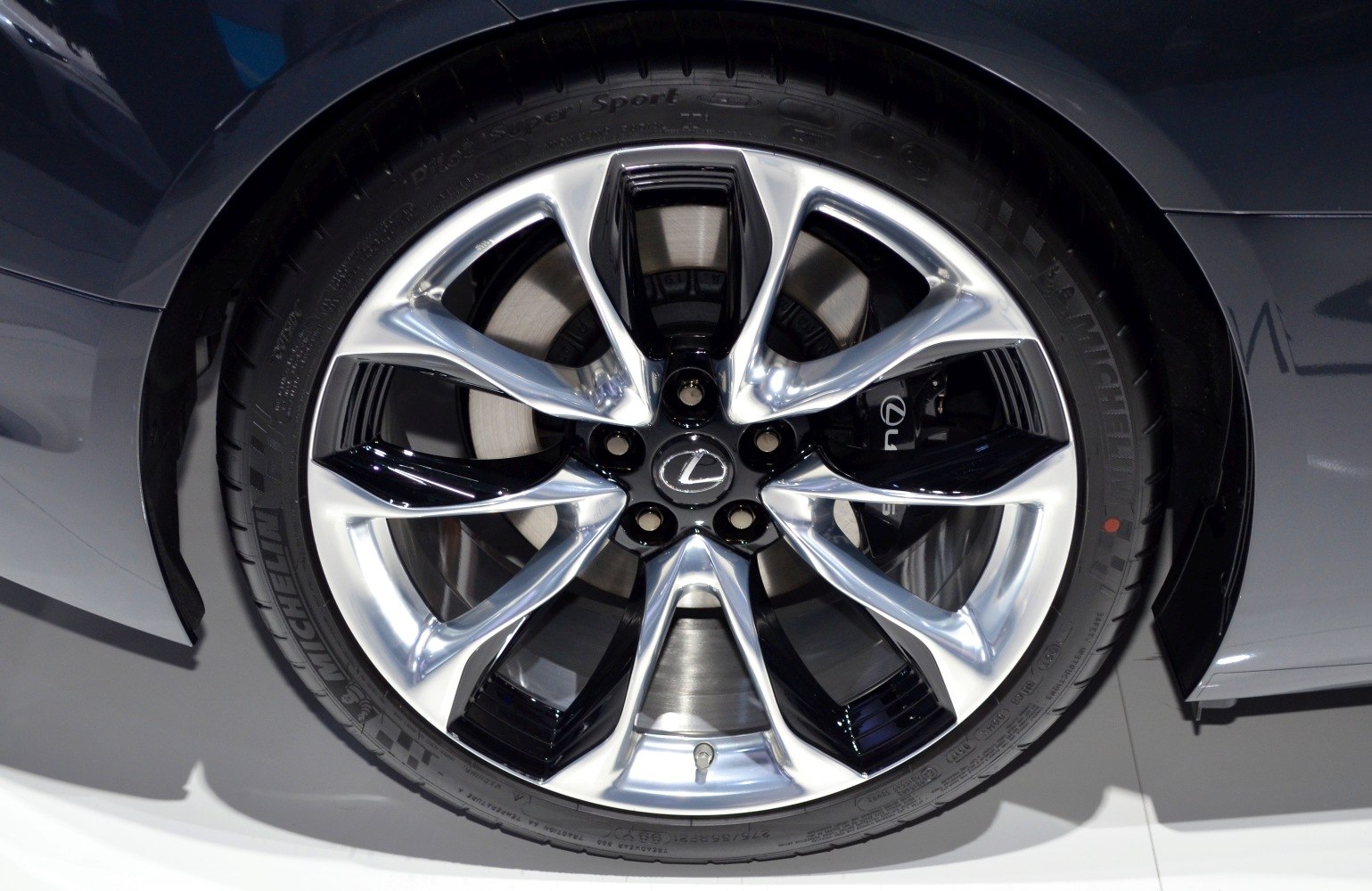 10-spoke alloy wheel with Michelin Pilot Super Sport tire