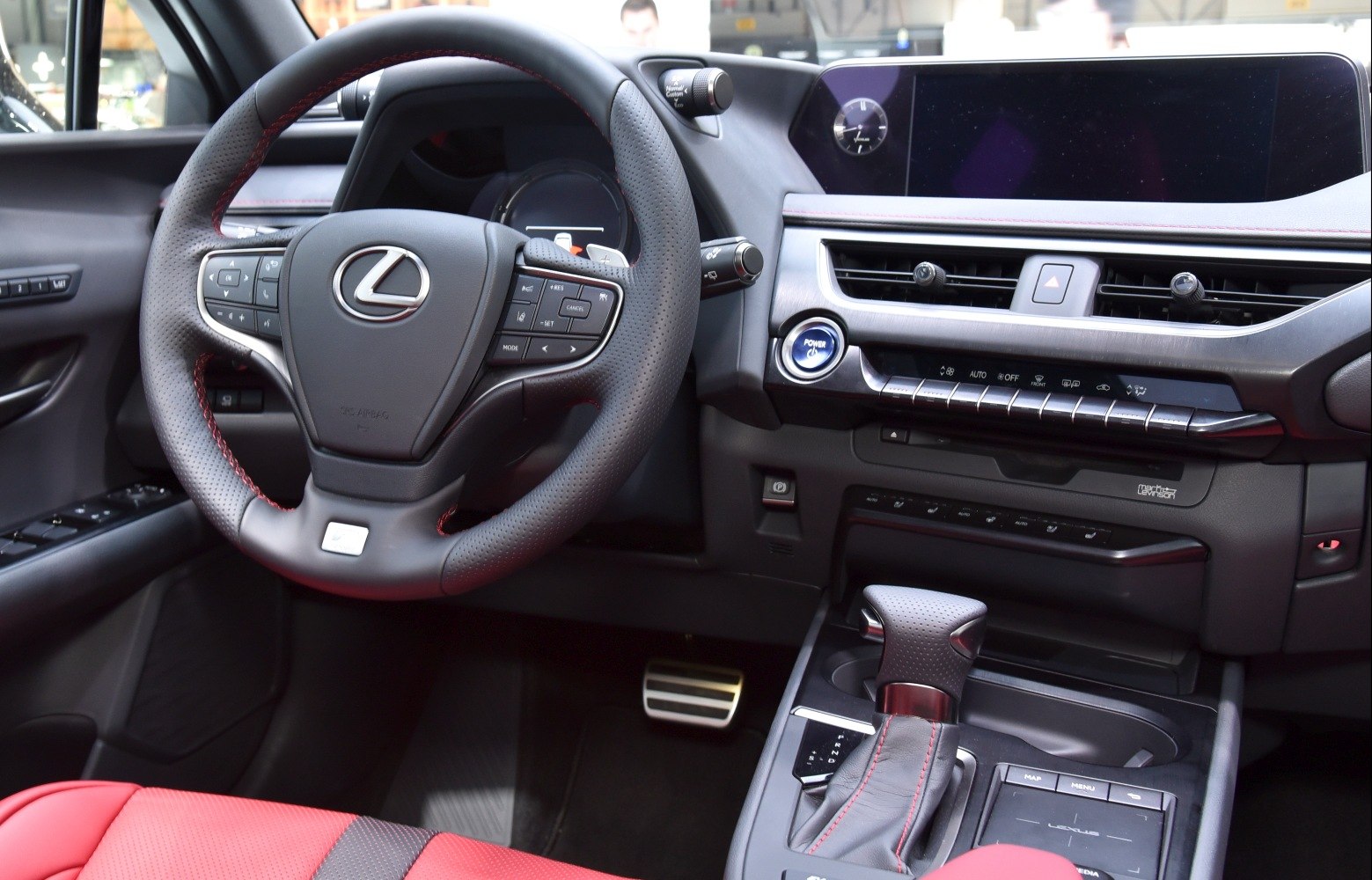 Multifunction steering wheel and sleek dashboard with digital display