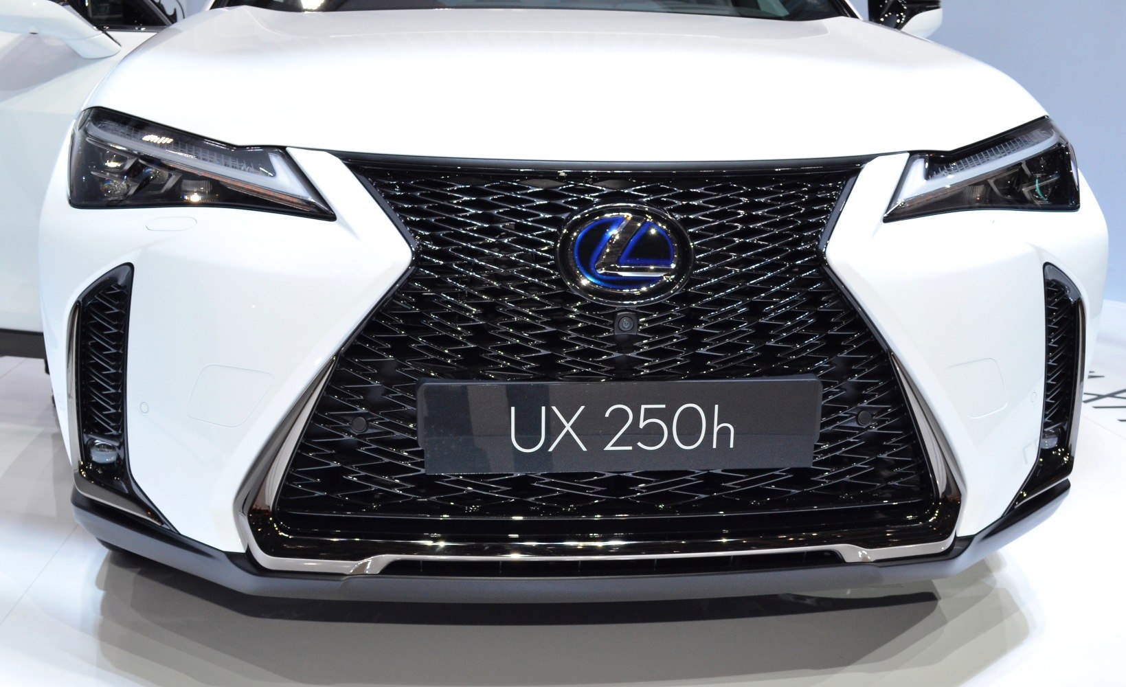 Front grille and headlights of a modern luxury crossover