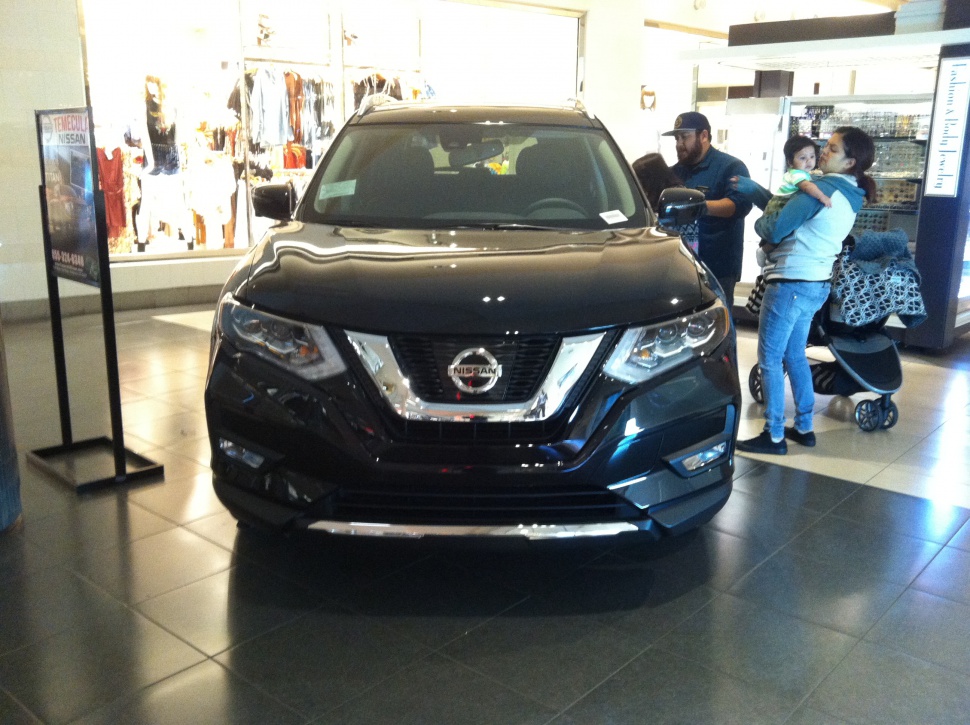 Front view of 2017 Nissan Rogue II facelift with distinct grille and headlights