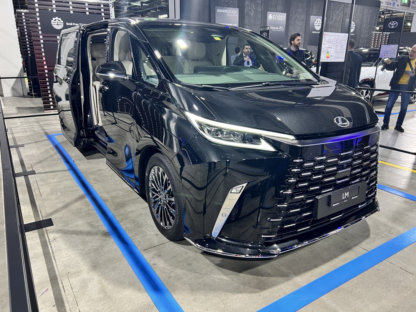 Luxury van front grille with LED headlights and sliding doors