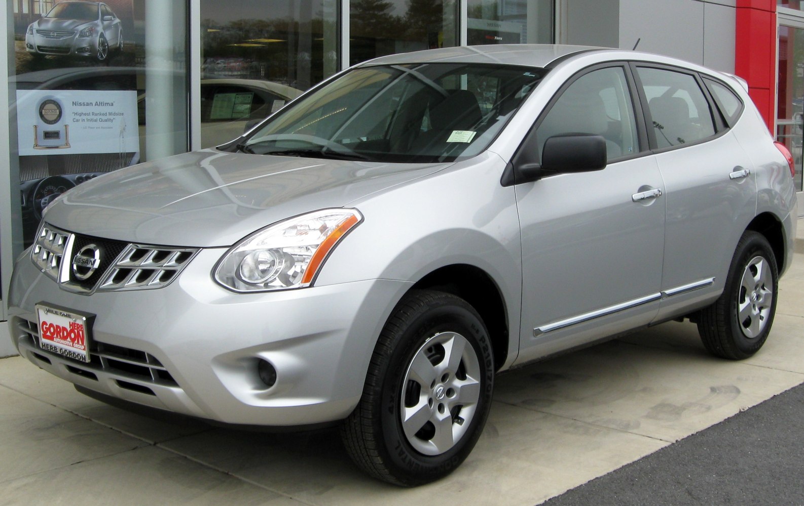 Silver SUV front-side exterior with updated grille and headlights