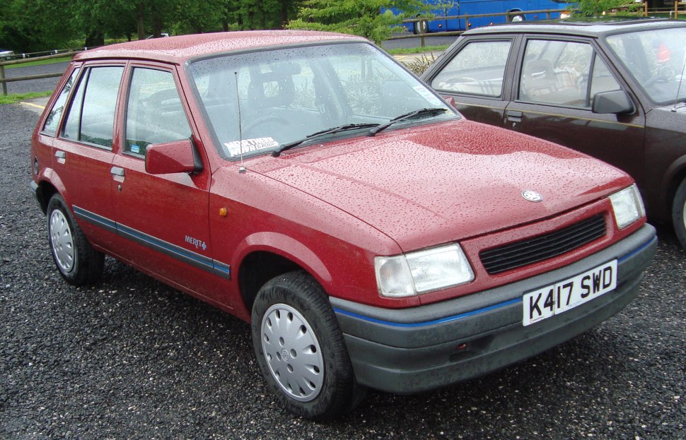 Vintage 5-door compact hatchback with rectangular headlights in rainy conditions
