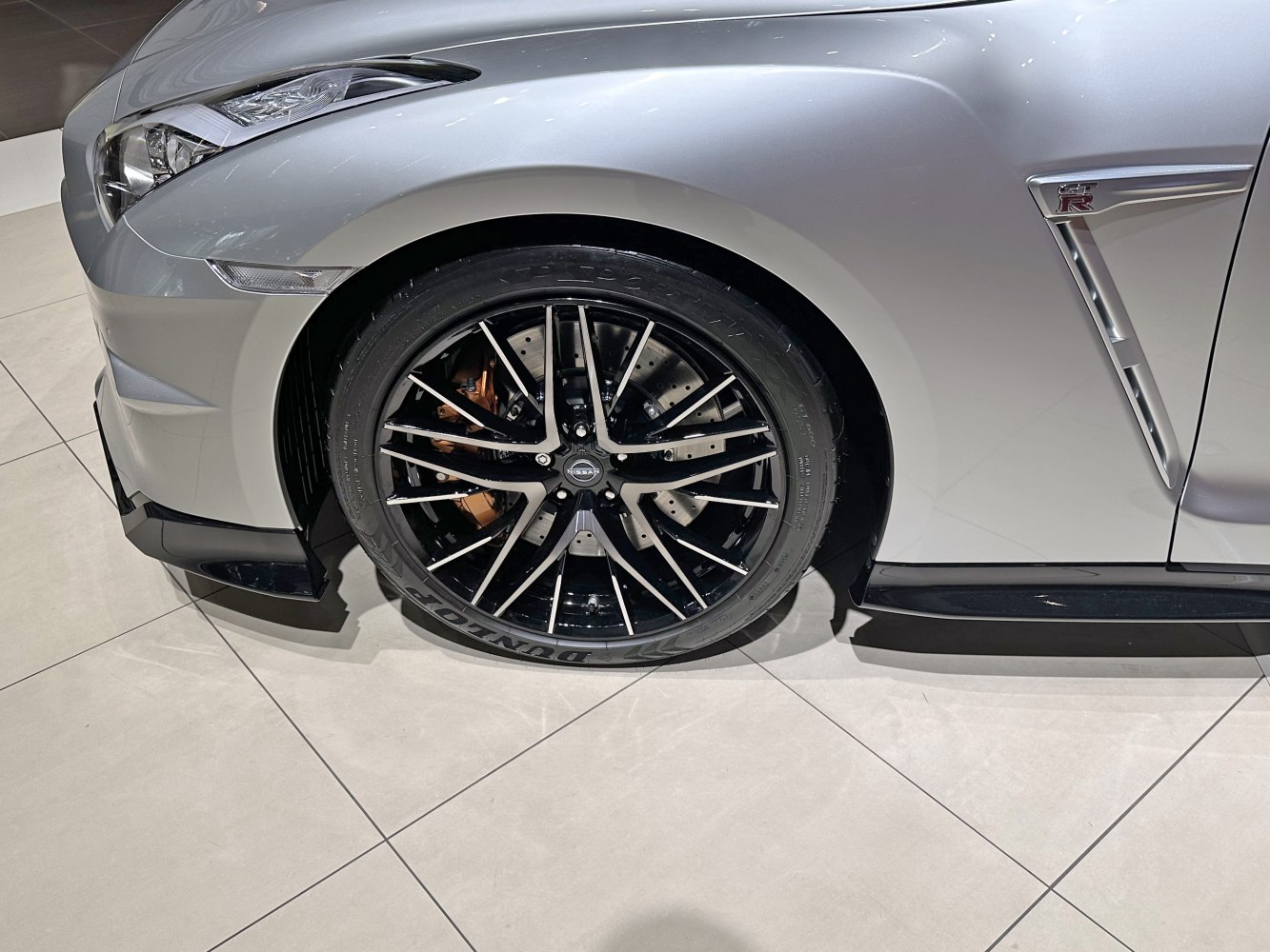 Front wheel with multi-spoke alloy rim and fender vent detailing