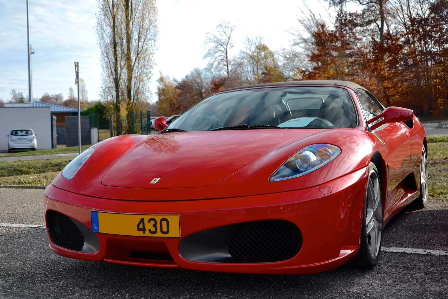 Aerodynamic front with air intakes and sport-style headlights in red convertible