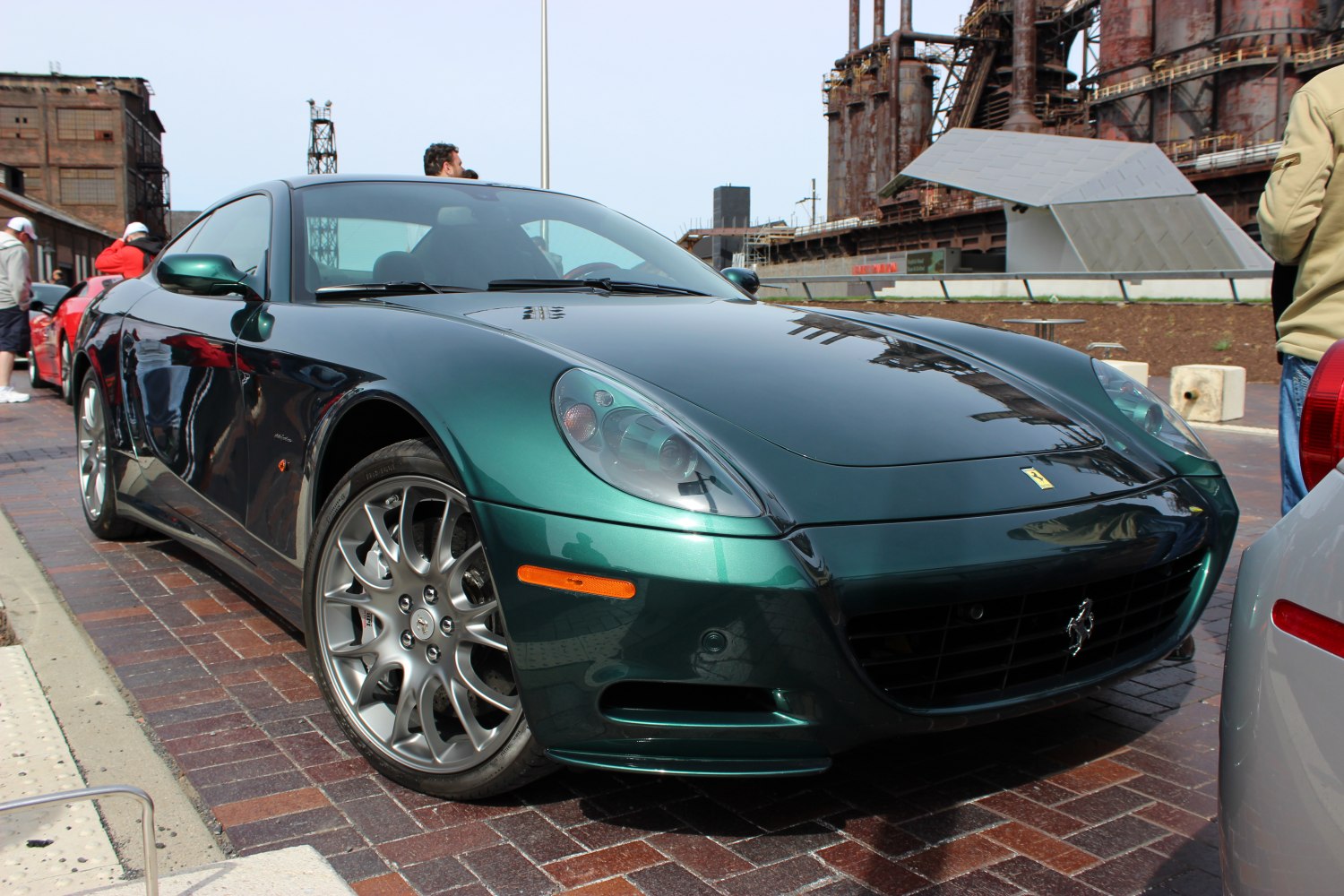 Front view with aerodynamic headlights and alloy wheels