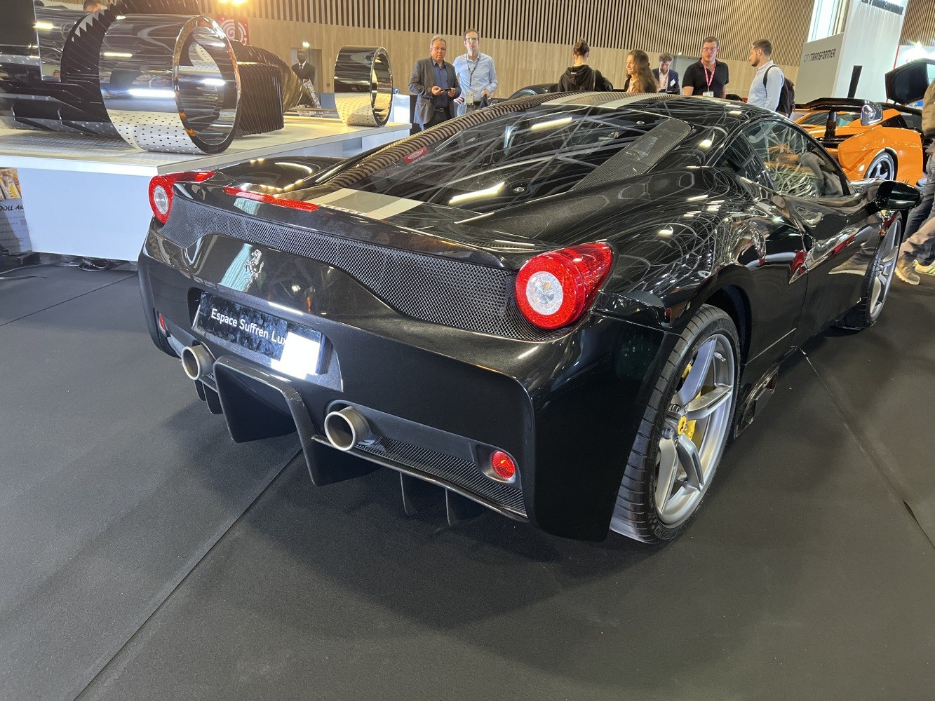Rear view with dual exhaust and circular taillights
