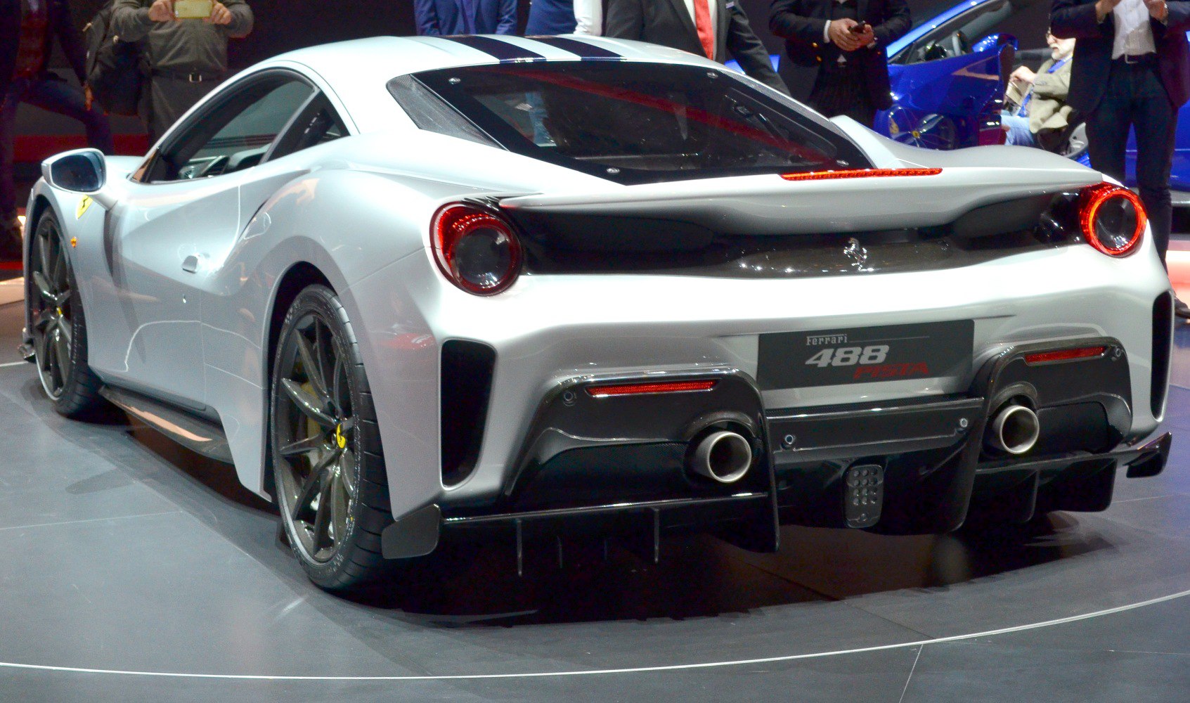 Rear view with dual exhaust and aerodynamic diffuser