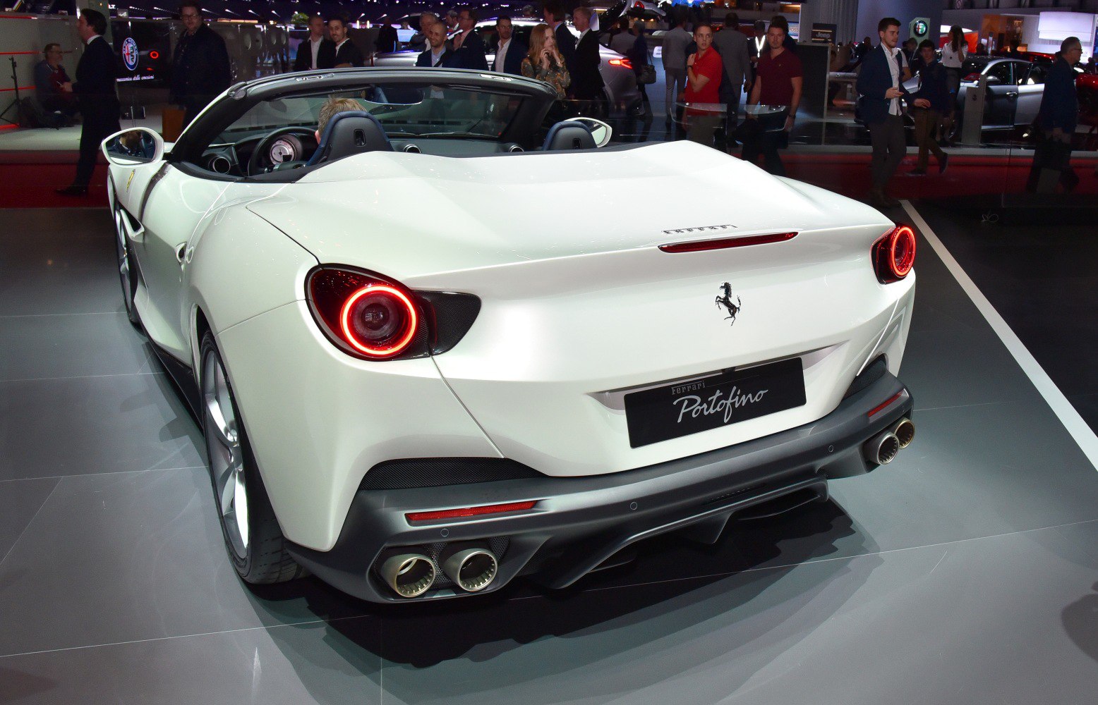 Convertible rear with circular LED taillights and quad exhaust pipes
