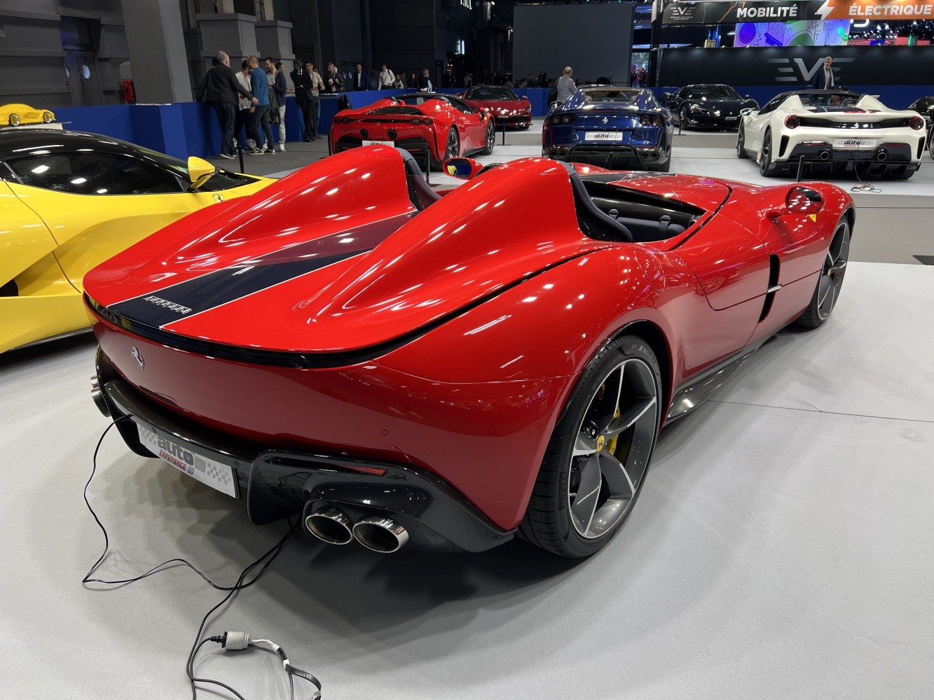 Racing-style rear design with dual cockpit and sportscar exhaust