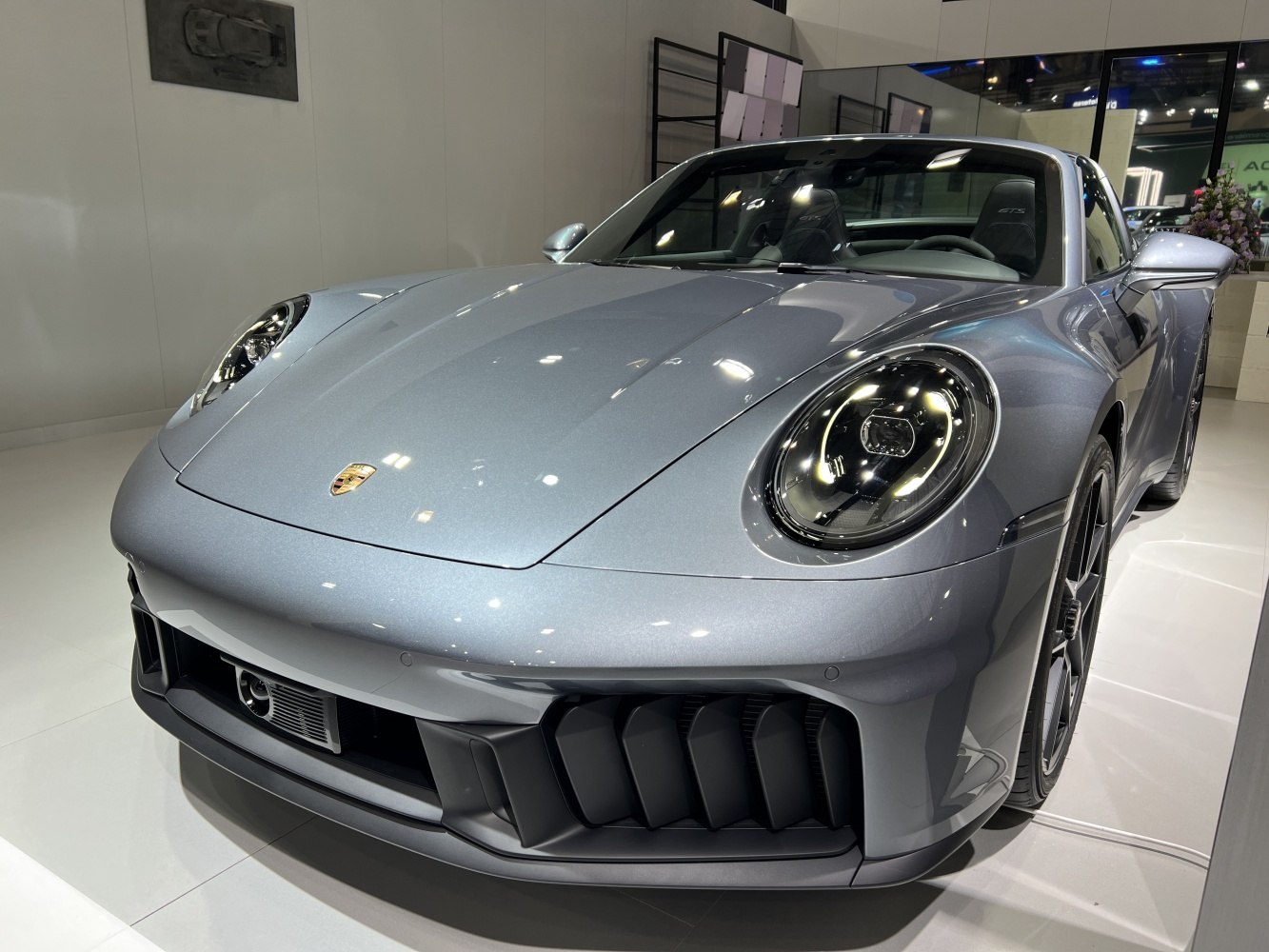 Front view with LED headlights and aerodynamic bumper