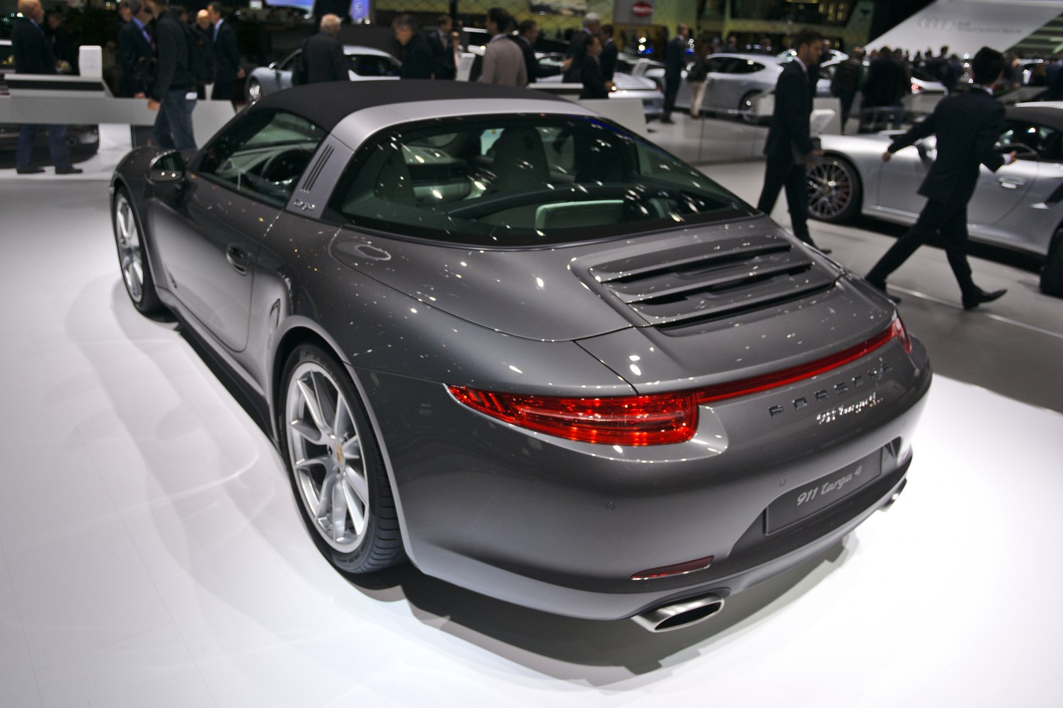 Rear view of a sports coupe with Targa roof and ventilation slats