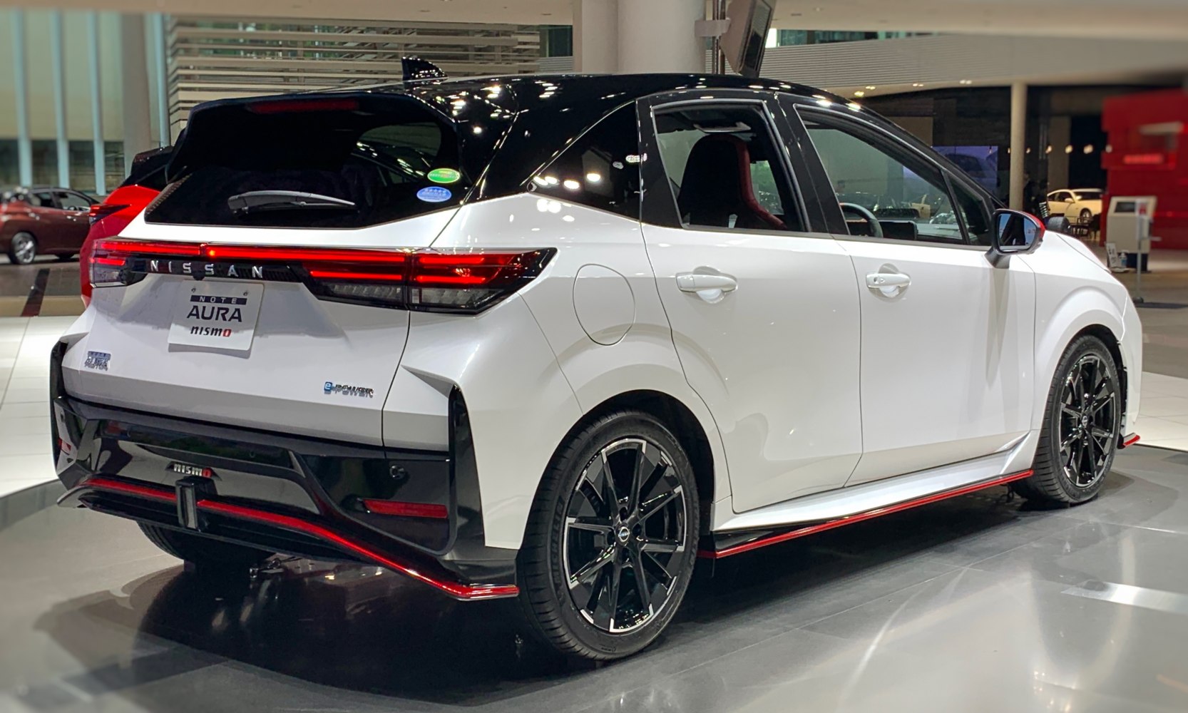 Rear-side view with e-POWER badge and sporty design elements