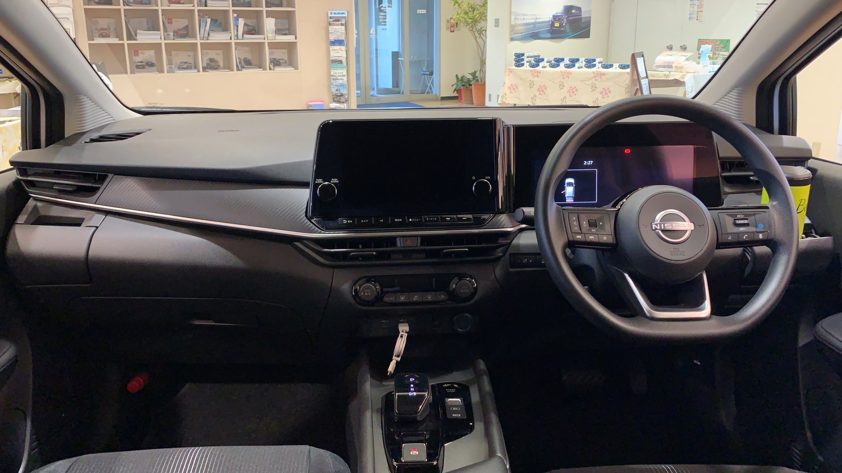 Digital dashboard, touchscreen infotainment, multifunction steering wheel