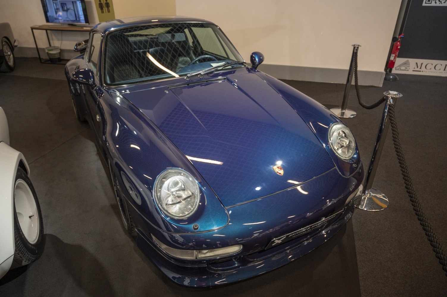 Front view of classic Porsche 911 993 with iconic round headlights.