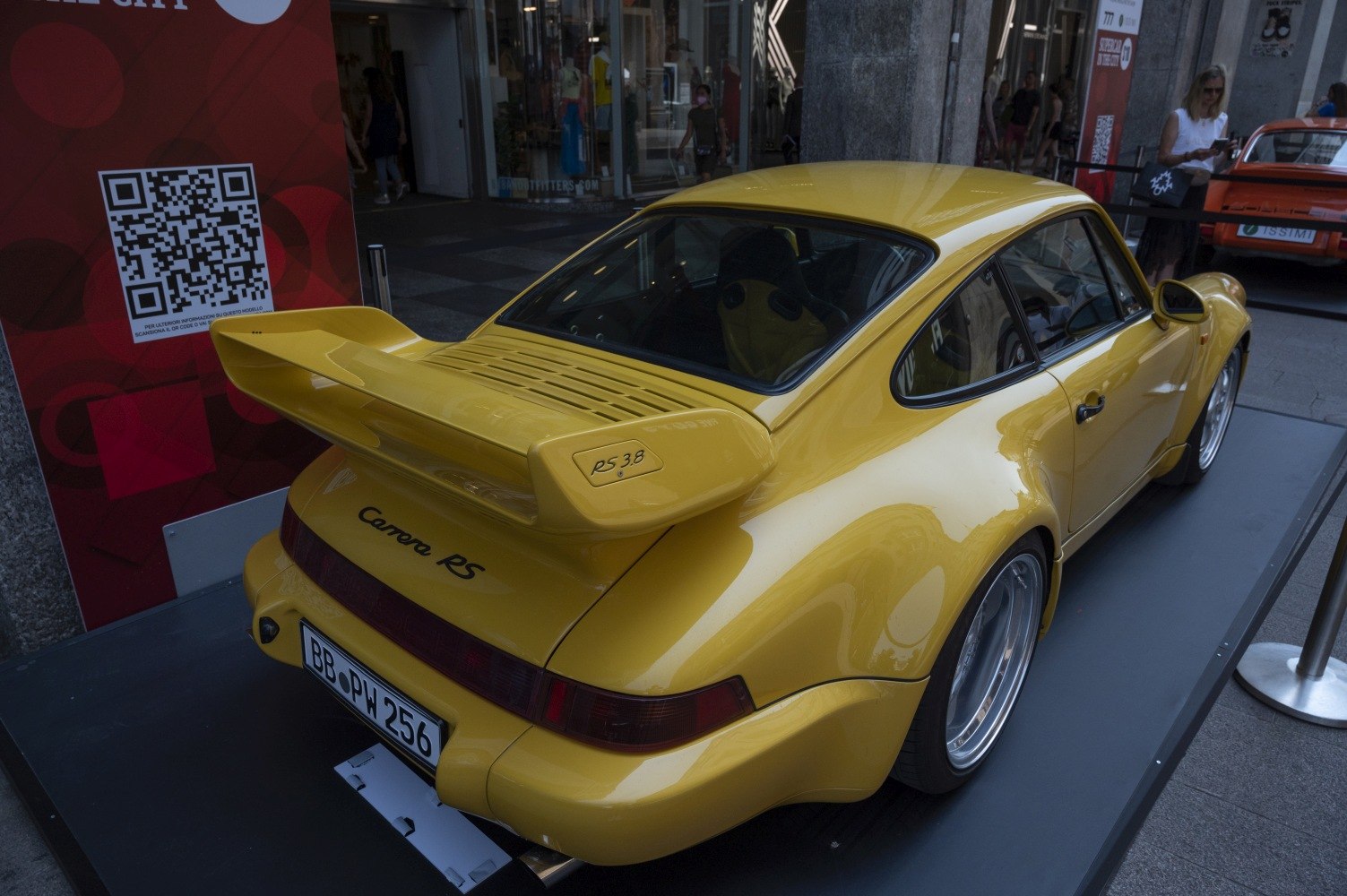 Yellow Porsche 911 964 Carrera RS rear wing and wide body design