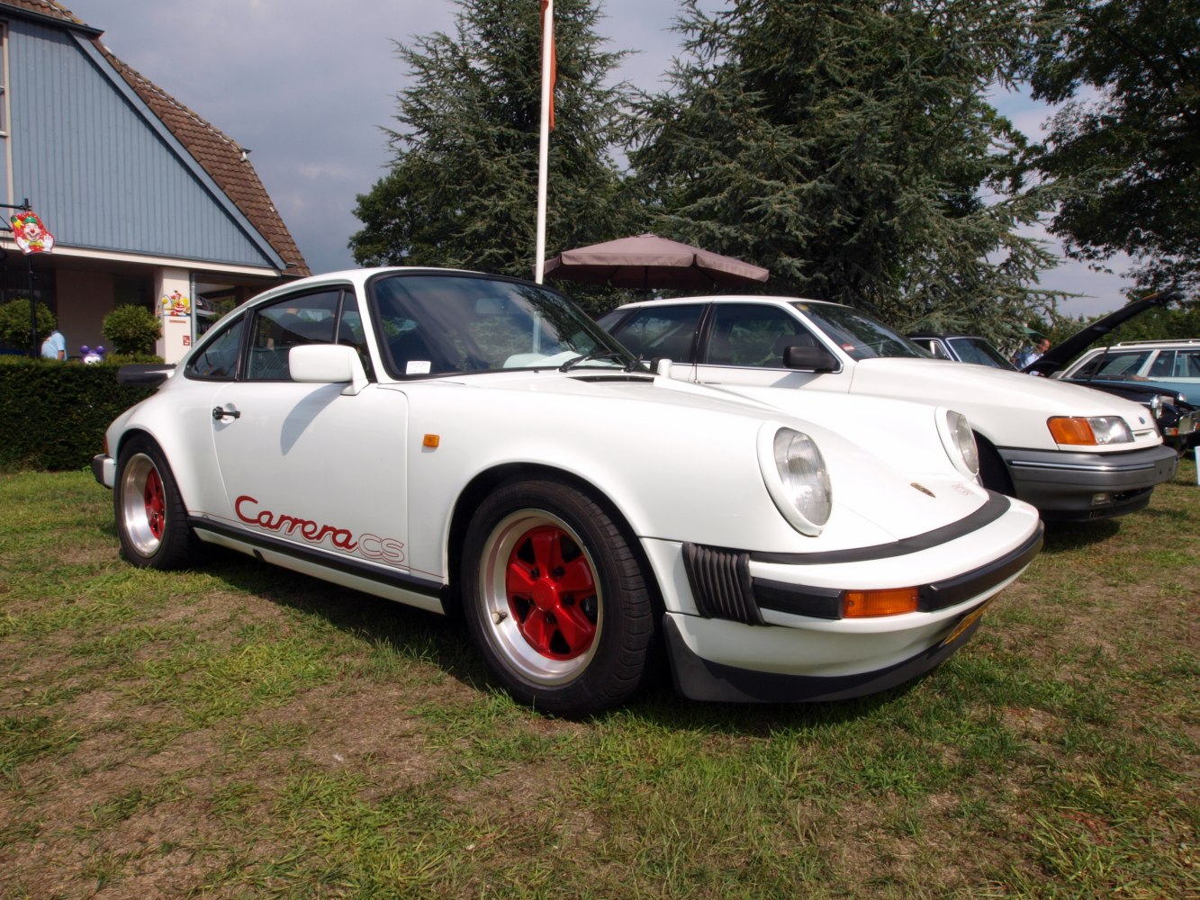 Classic coupe with Carrera CS decal and red wheels