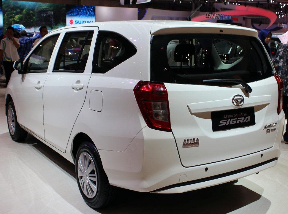 Rear view and rear-side profile of a compact MPV with distinct tail lamps and hatchback design.
