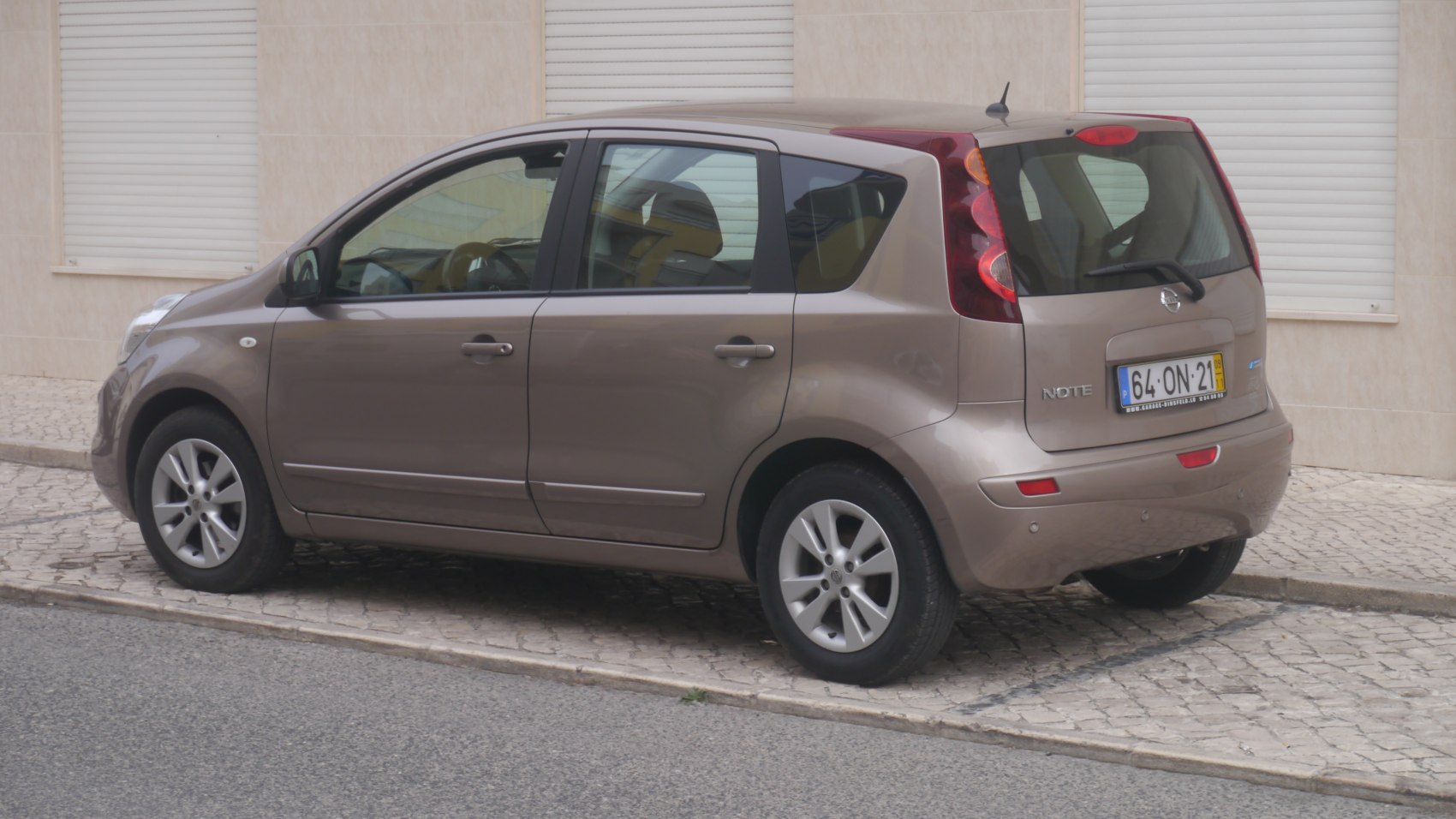 Rear and side view of a compact 5-door hatchback with rear light cluster.