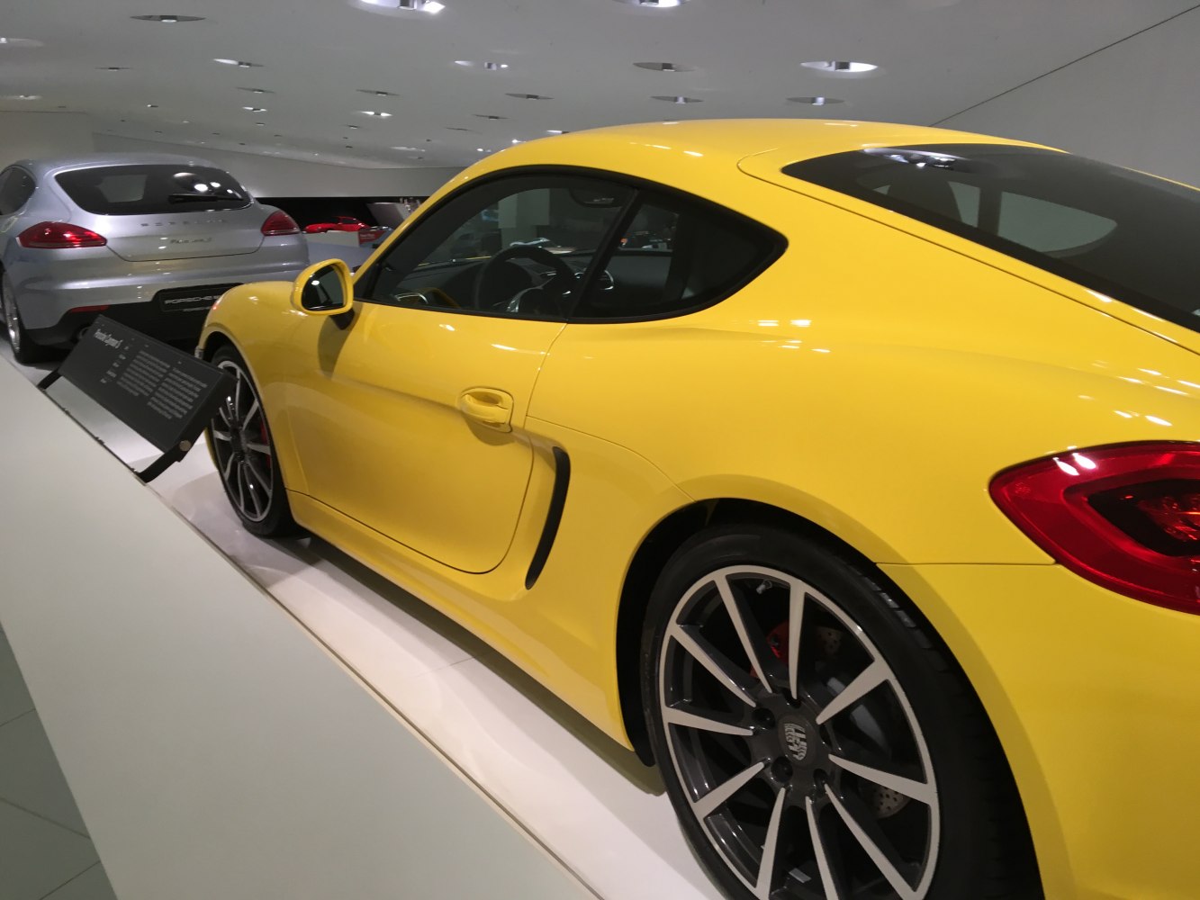 Aerodynamic side profile with rear and alloy wheels