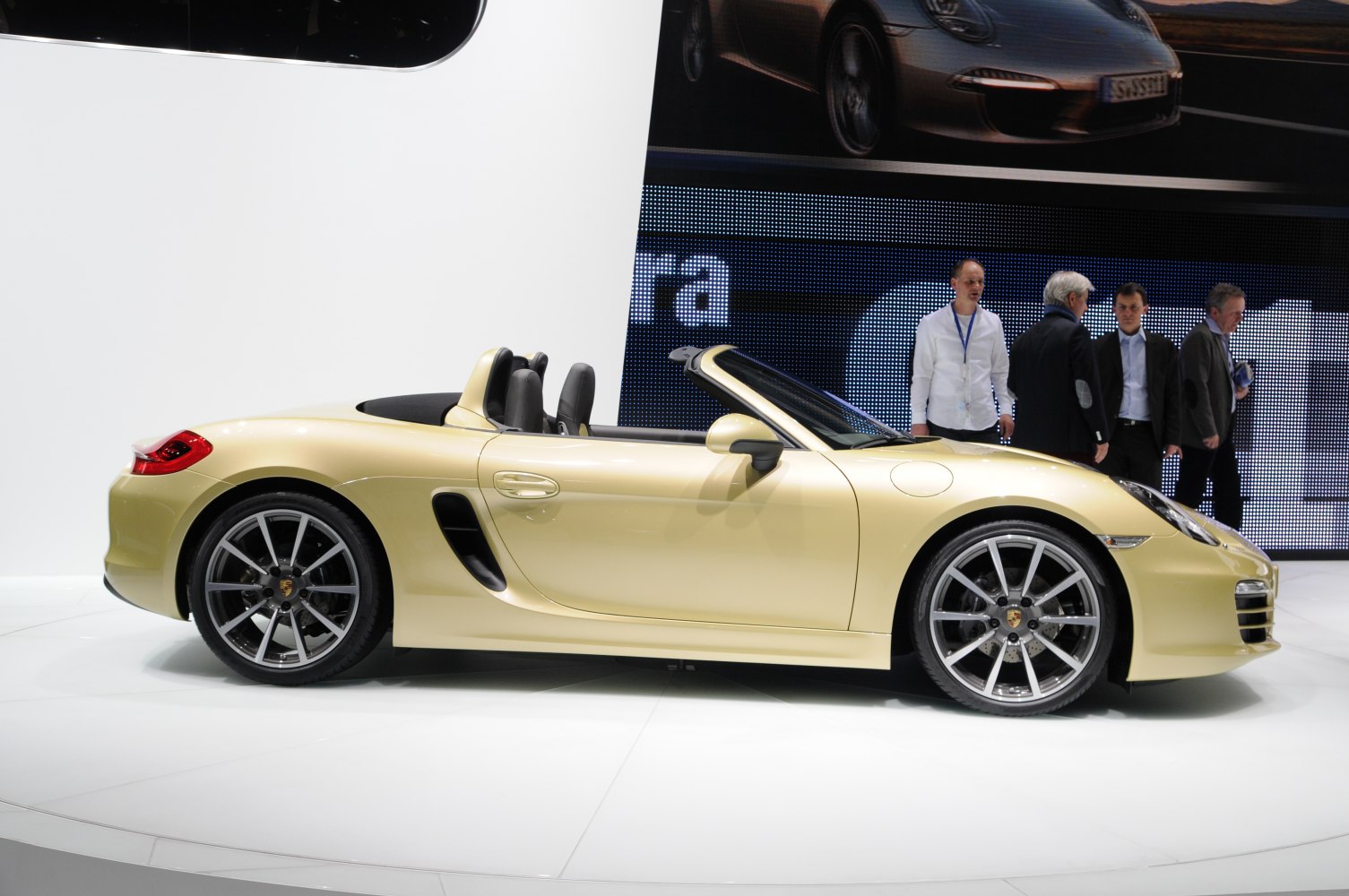 Convertible side profile with alloy wheels and sporty design