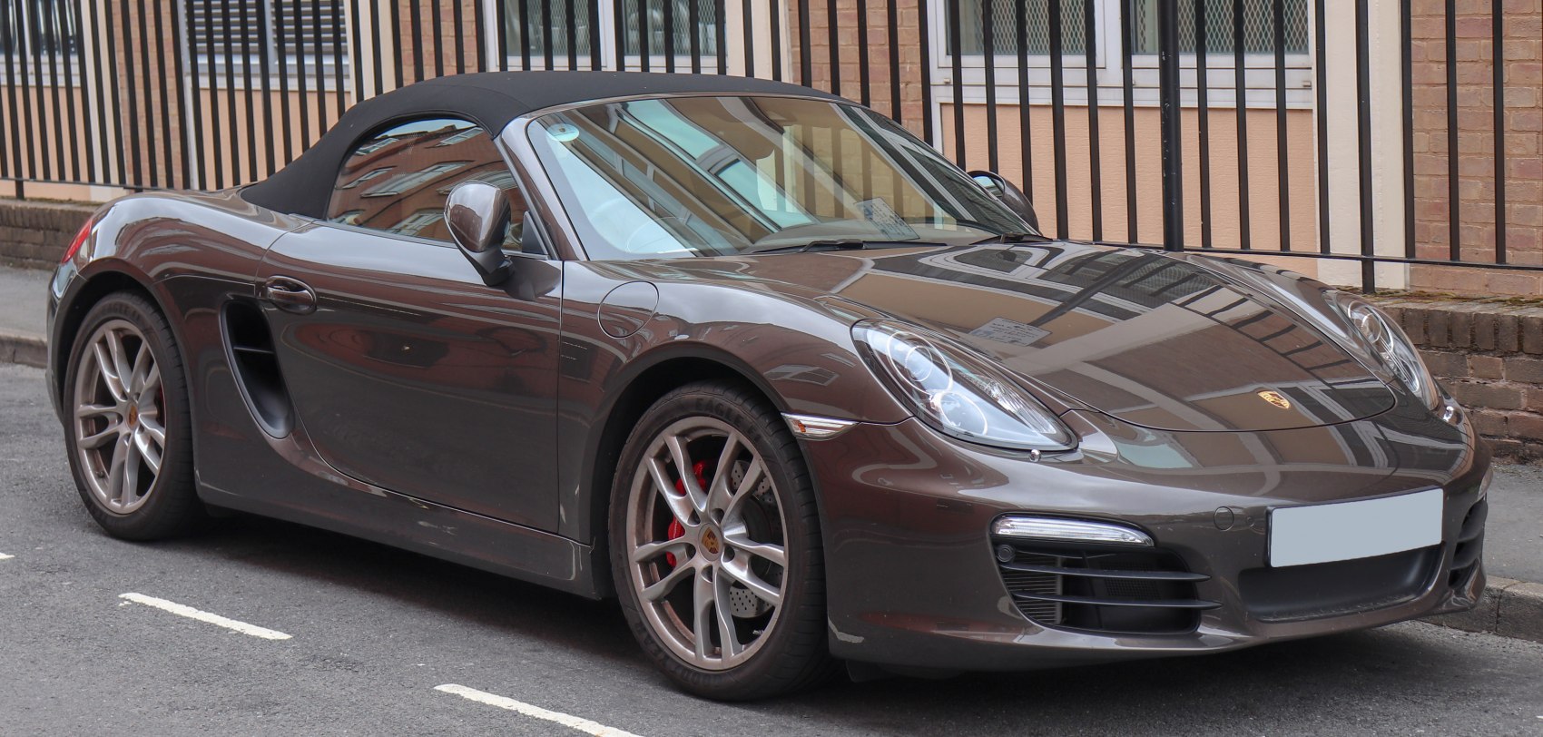 Convertible roadster with alloy wheels and side air vents