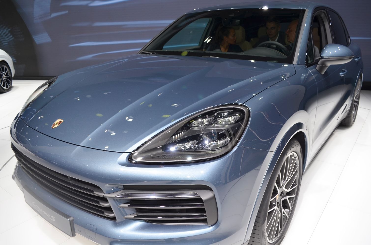 Front view with LED headlights and alloy wheels