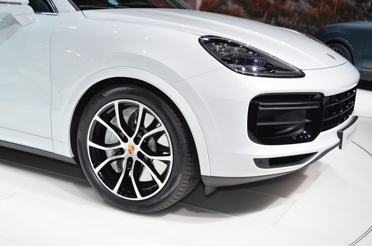 Front wheel and headlight with sport rim and LED lamp