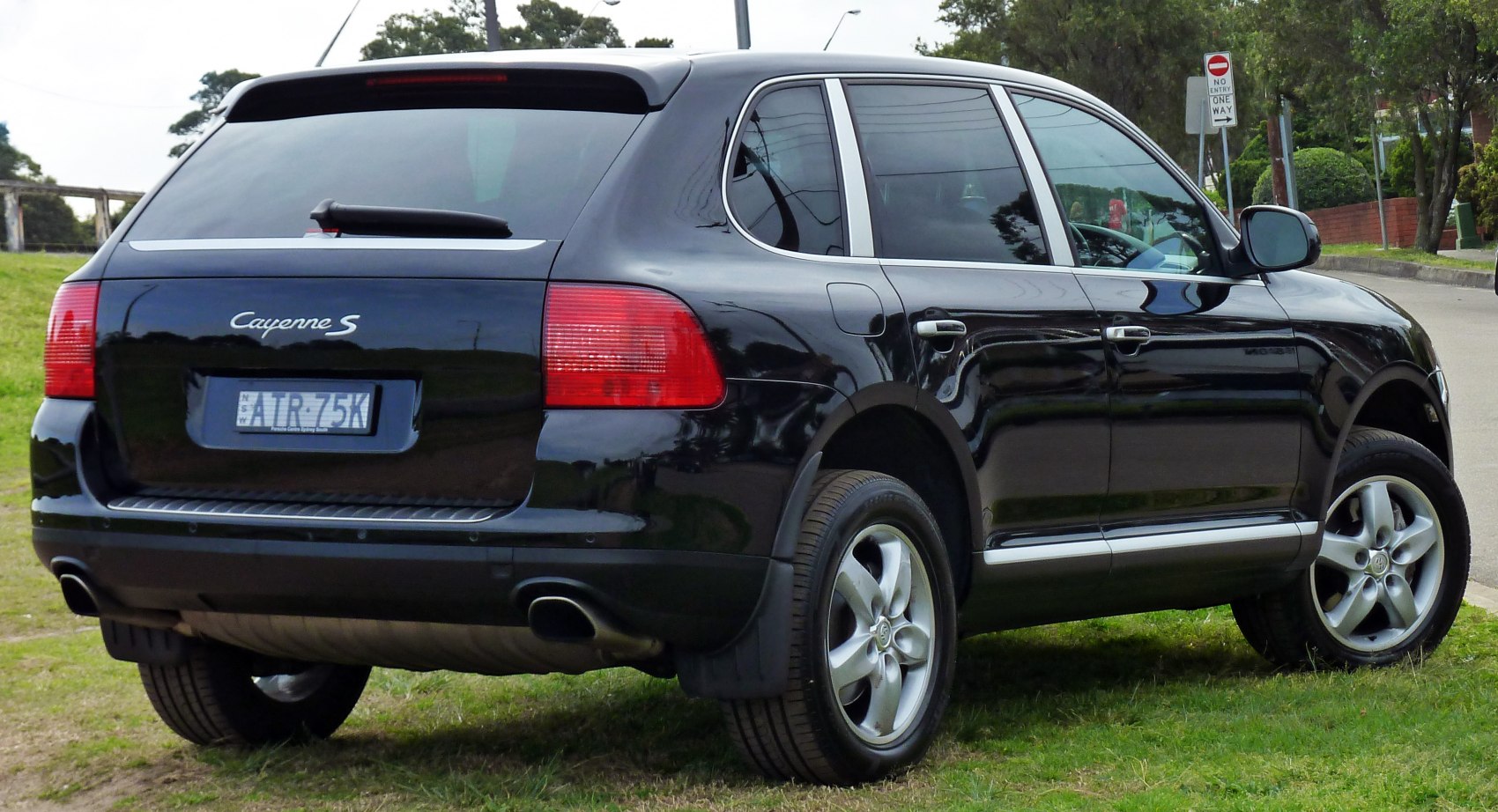 Rear side view with taillights and alloy wheels of a black SUV