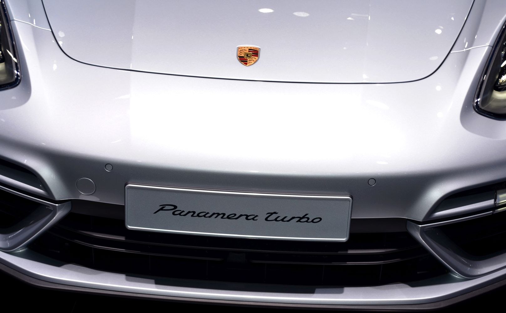 Front grille and hood emblem of a luxury turbocharged sedan