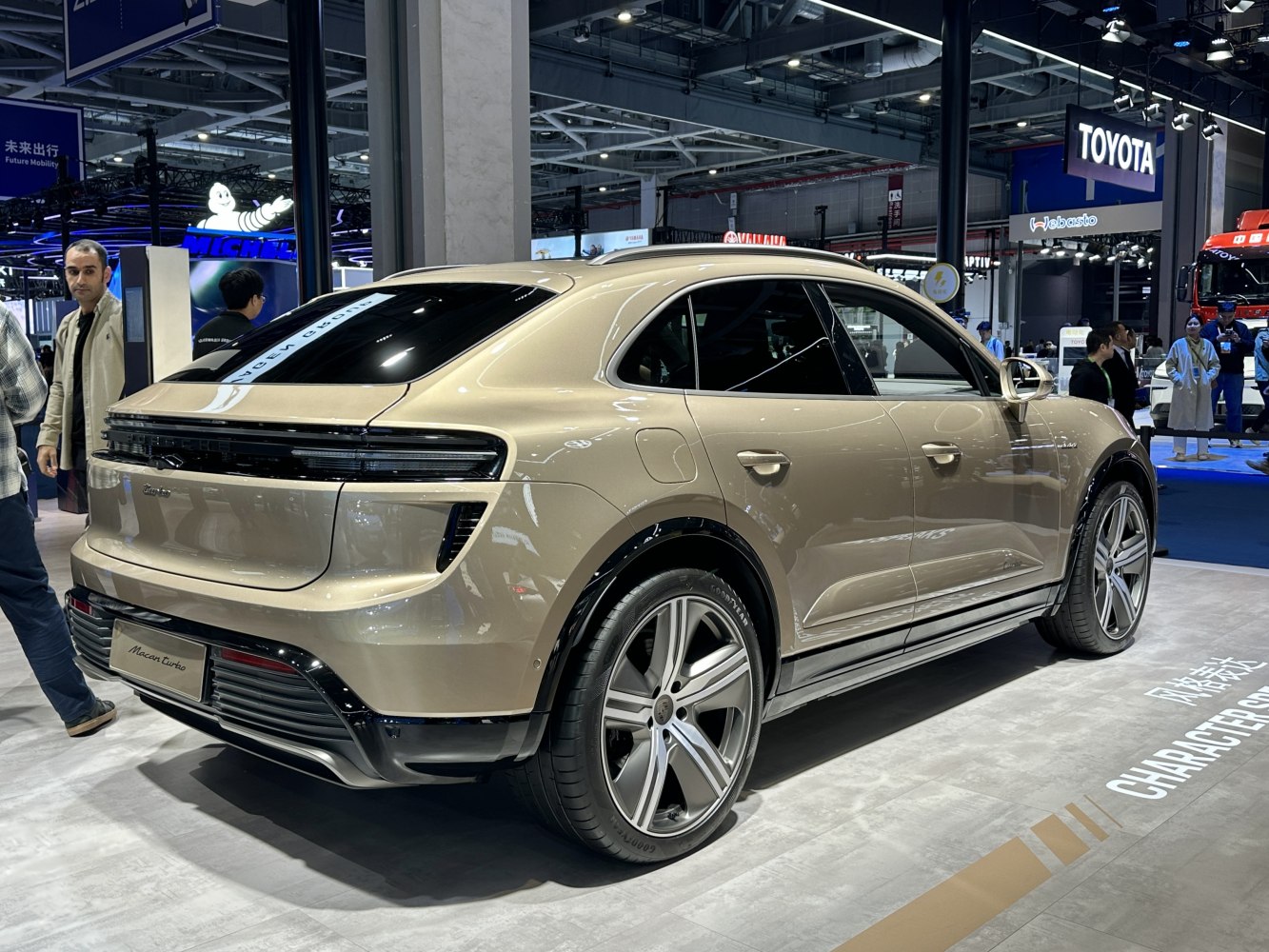 Rear and side design of a modern electric luxury SUV