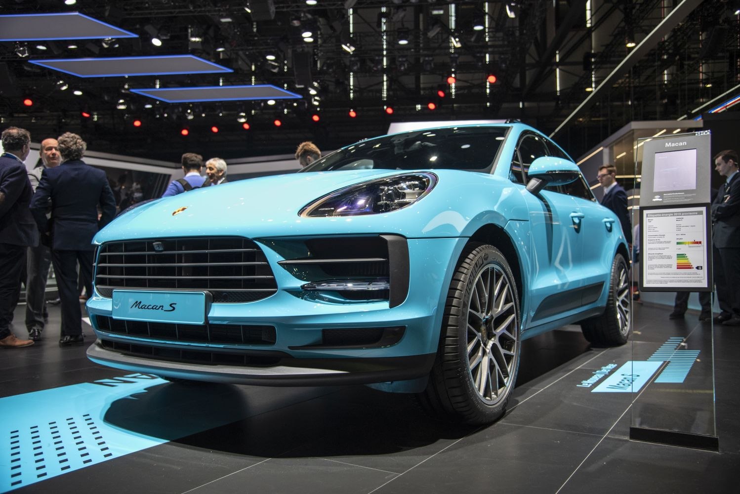 Front grille and alloy wheels of a sporty SUV