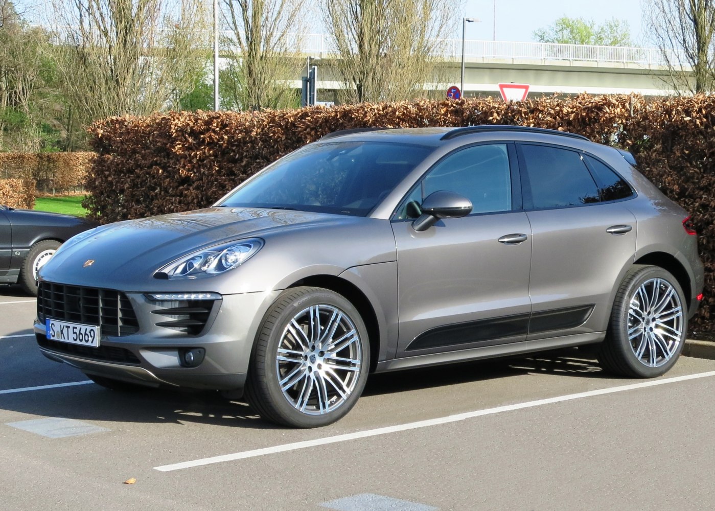 Front-side profile of SUV with distinctive headlamps and alloy wheels