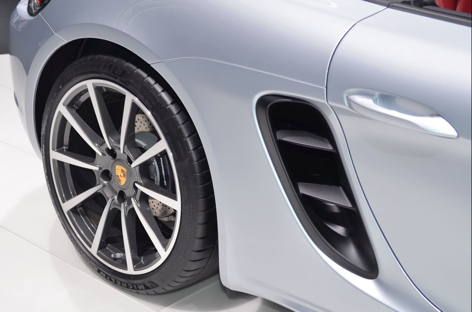 Rear wheel with alloy rim and side air intake vent