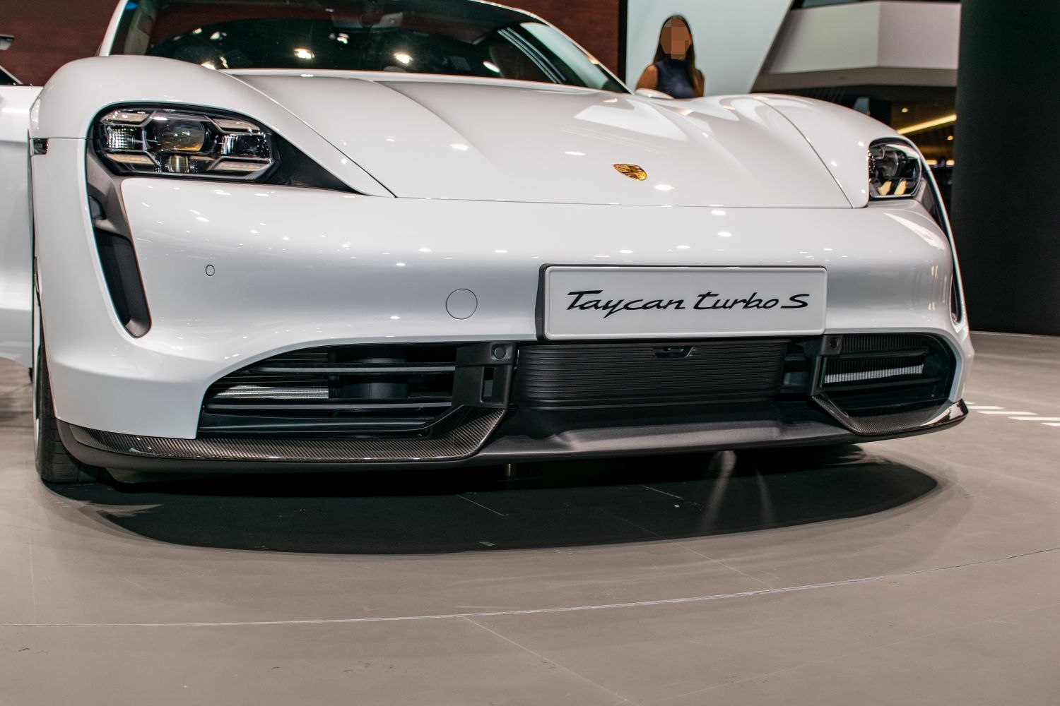 Front fascia with LED headlights and sporty grille in white color