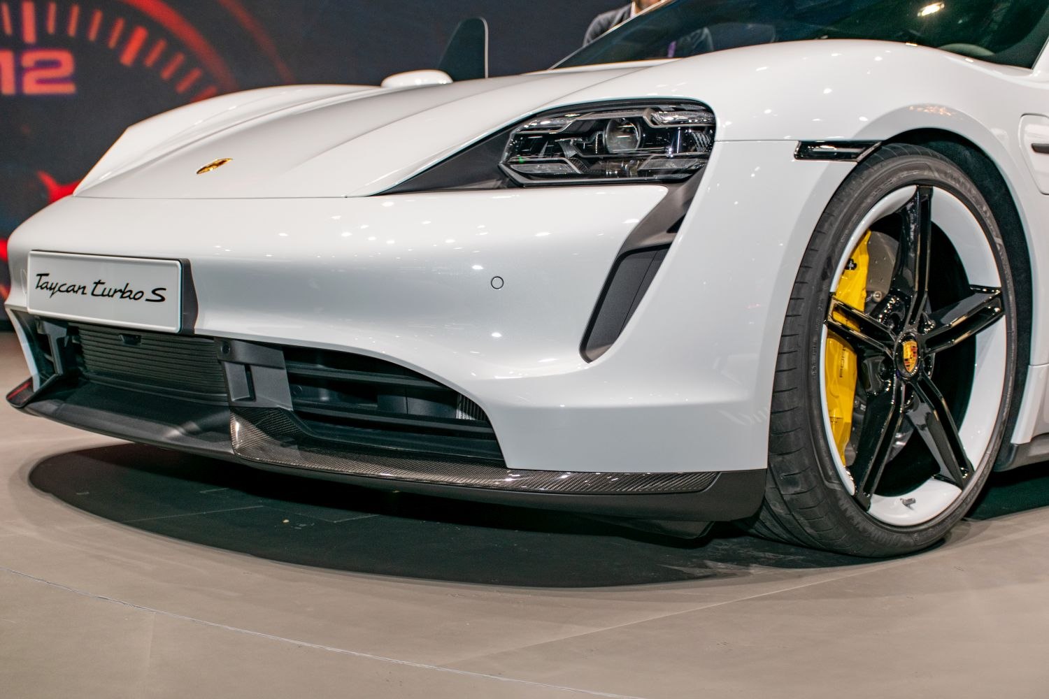 Aerodynamic front end with detailed headlights and black-yellow wheel
