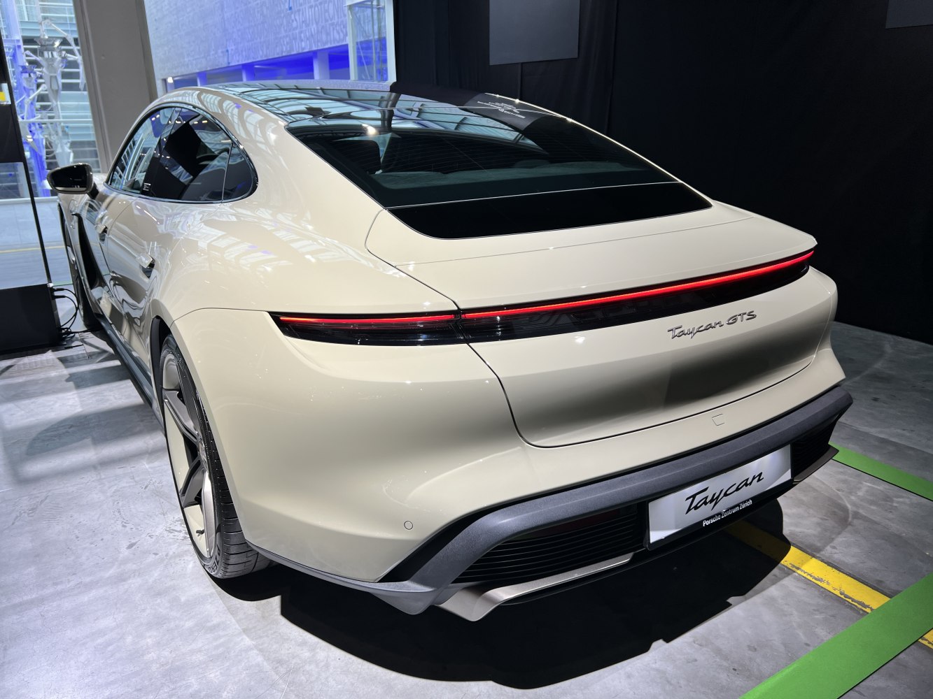 Rear view with continuous LED taillight and sleek curves
